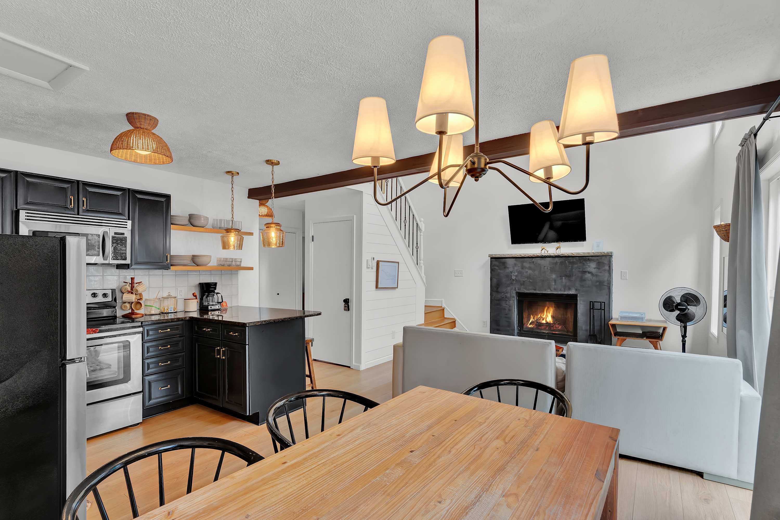 Modern Retreat in the Pines, Firepit, Lake Access