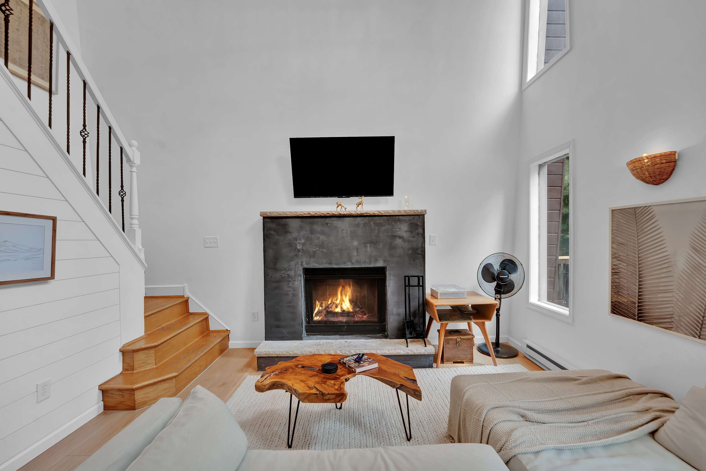 Modern Retreat in the Pines, Firepit, Lake Access