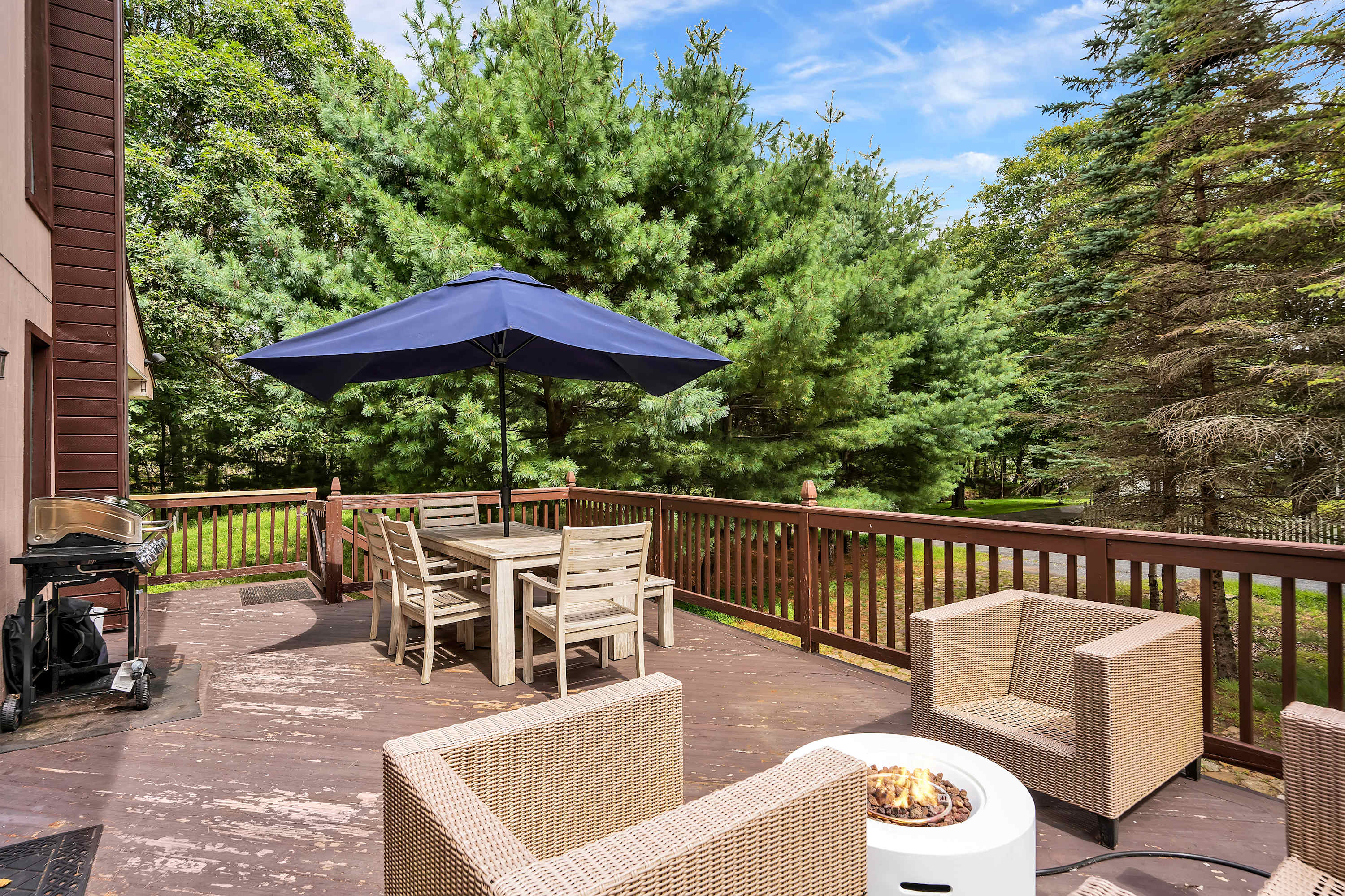 Modern Retreat in the Pines, Firepit, Lake Access