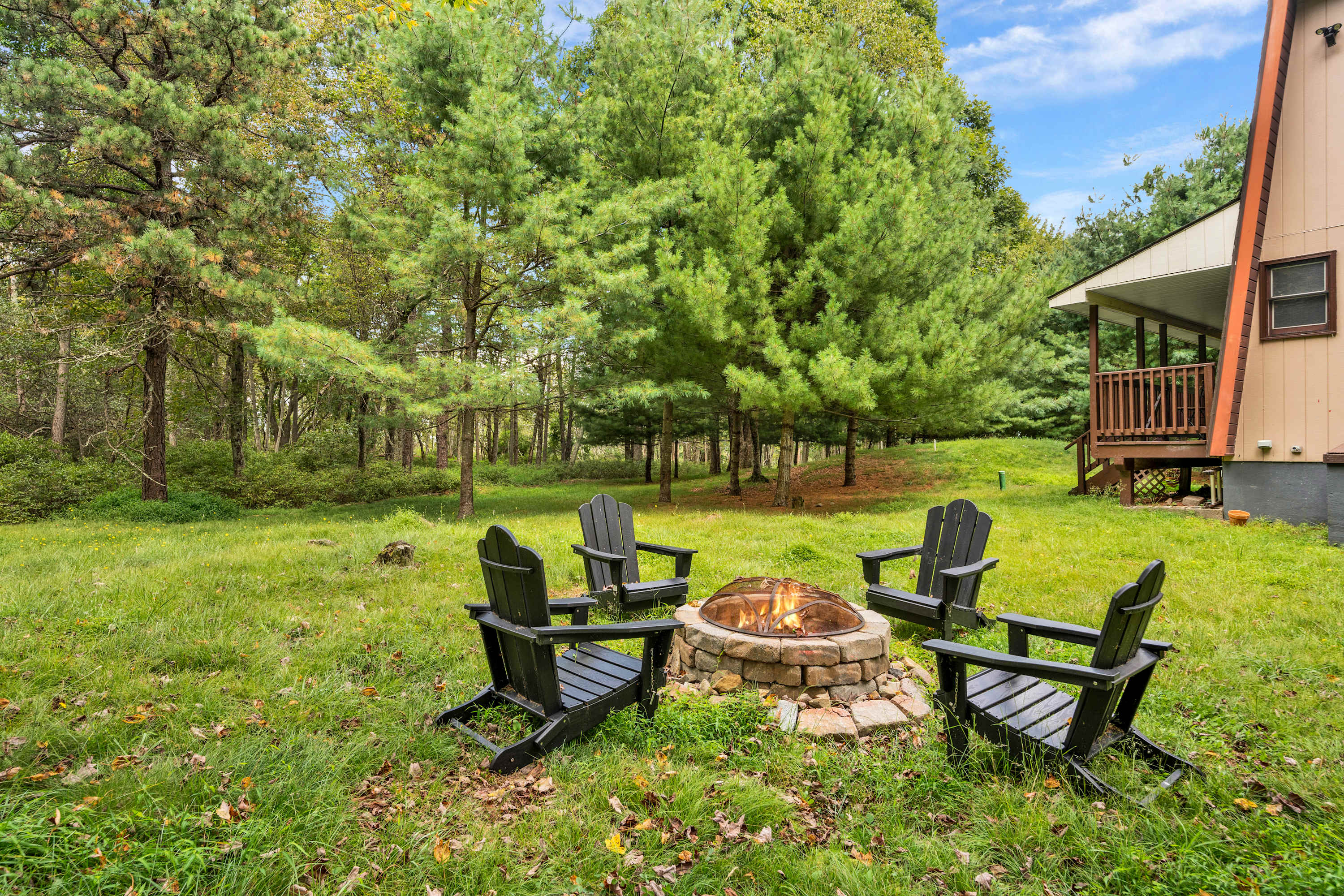 Modern Retreat in the Pines, Firepit, Lake Access