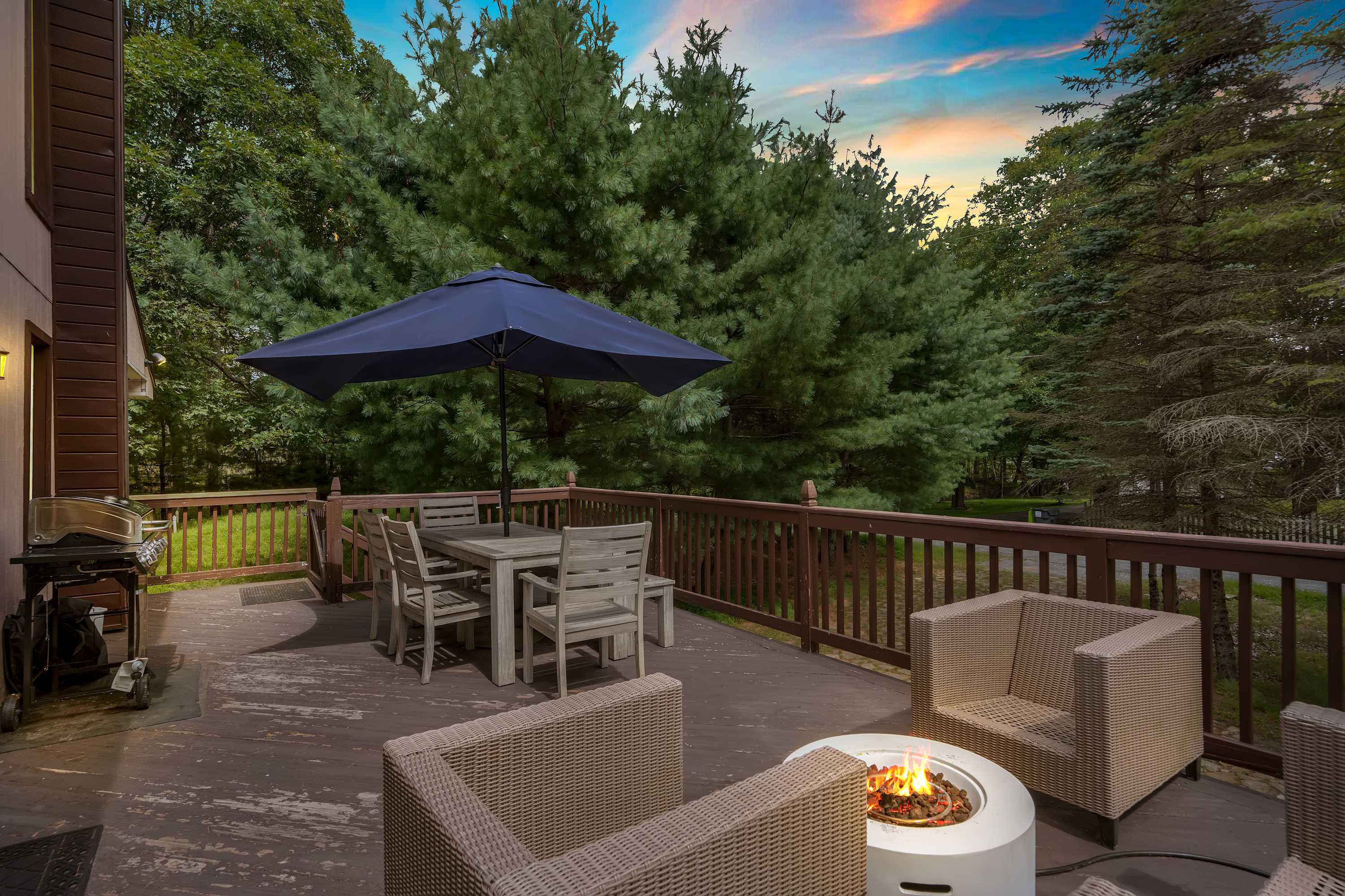 Modern Retreat in the Pines, Firepit, Lake Access