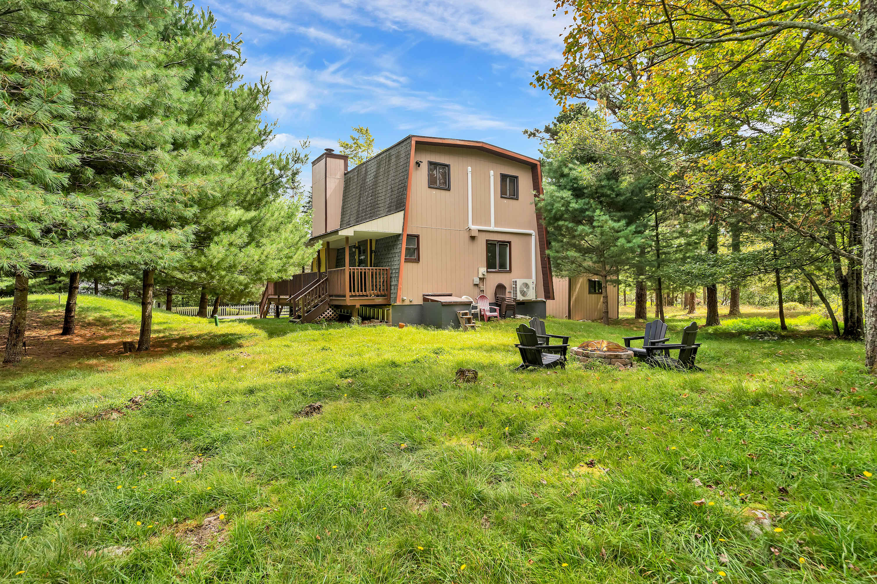 Modern Retreat in the Pines, Firepit, Lake Access