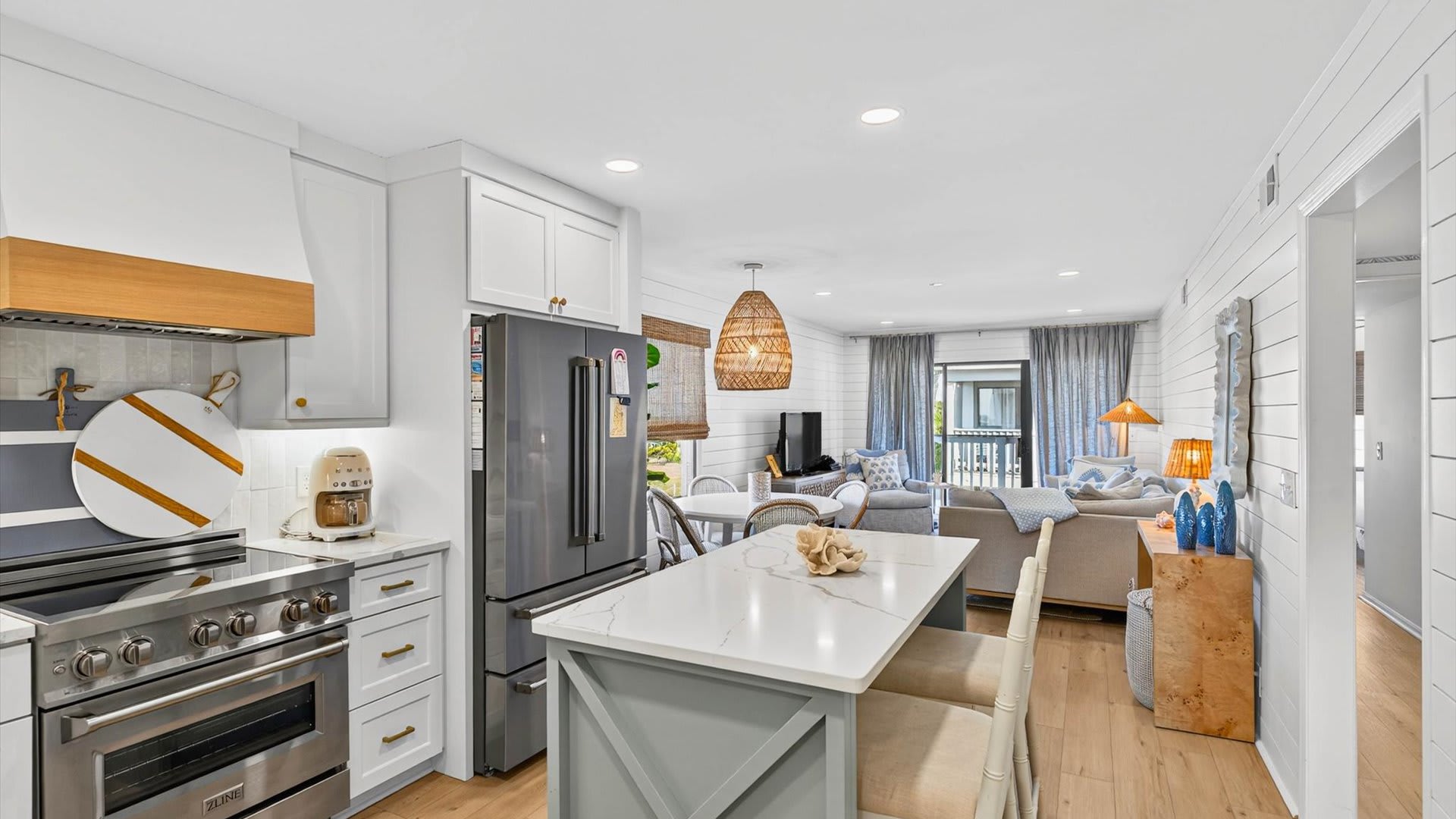 Adorable Beachfront Condo, Pool Access 5