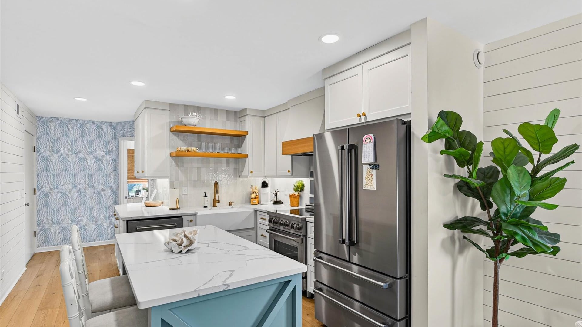 Adorable Beachfront Condo, Pool Access