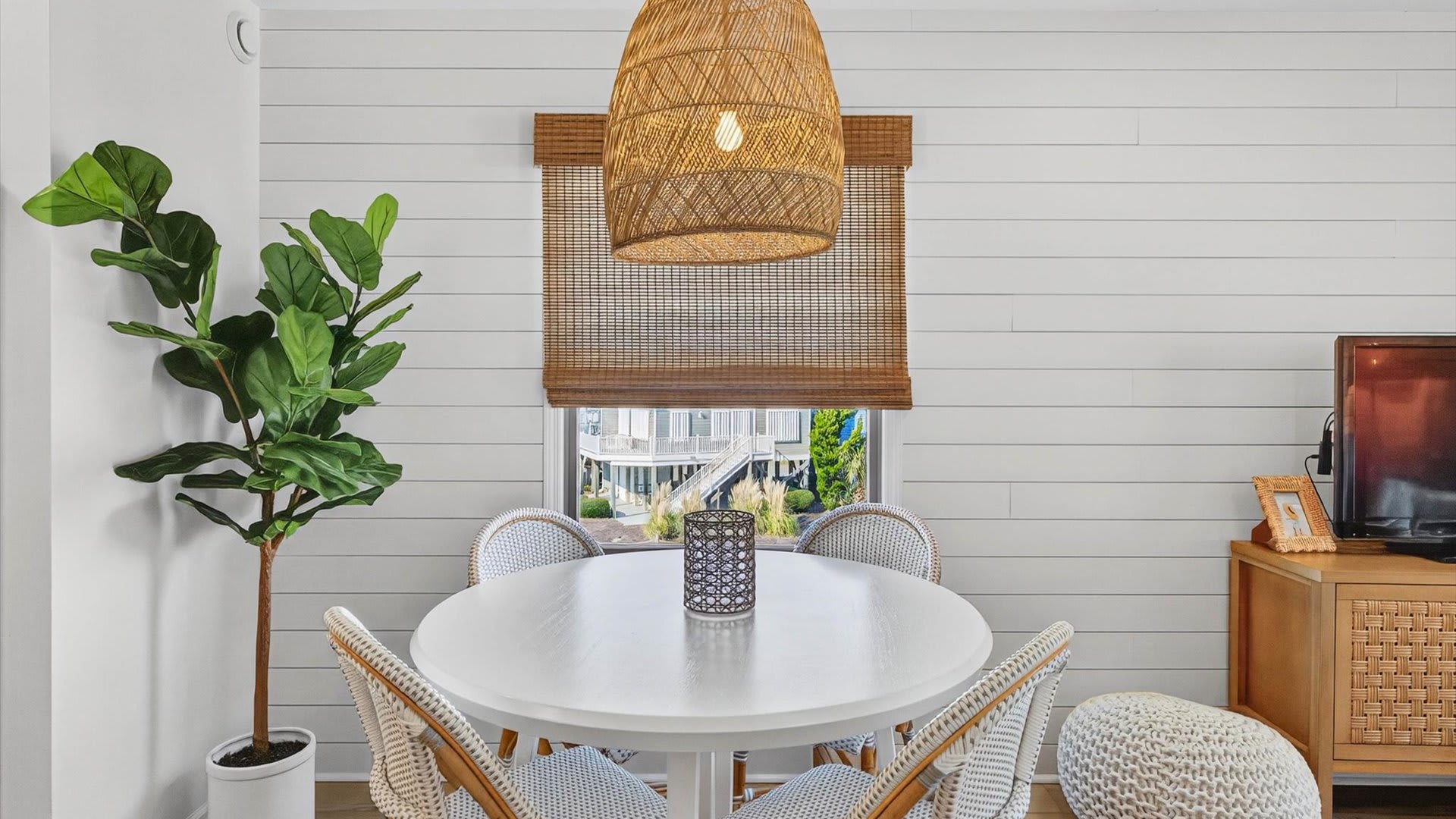 Adorable Beachfront Condo, Pool Access 6