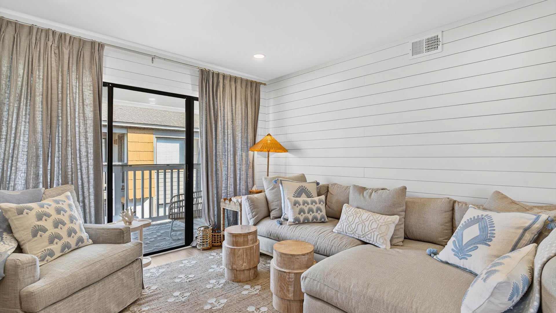 Adorable Beachfront Condo, Pool Access 3