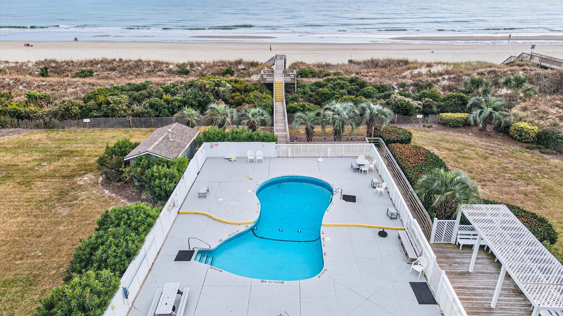 Adorable Beachfront Condo, Pool Access 4