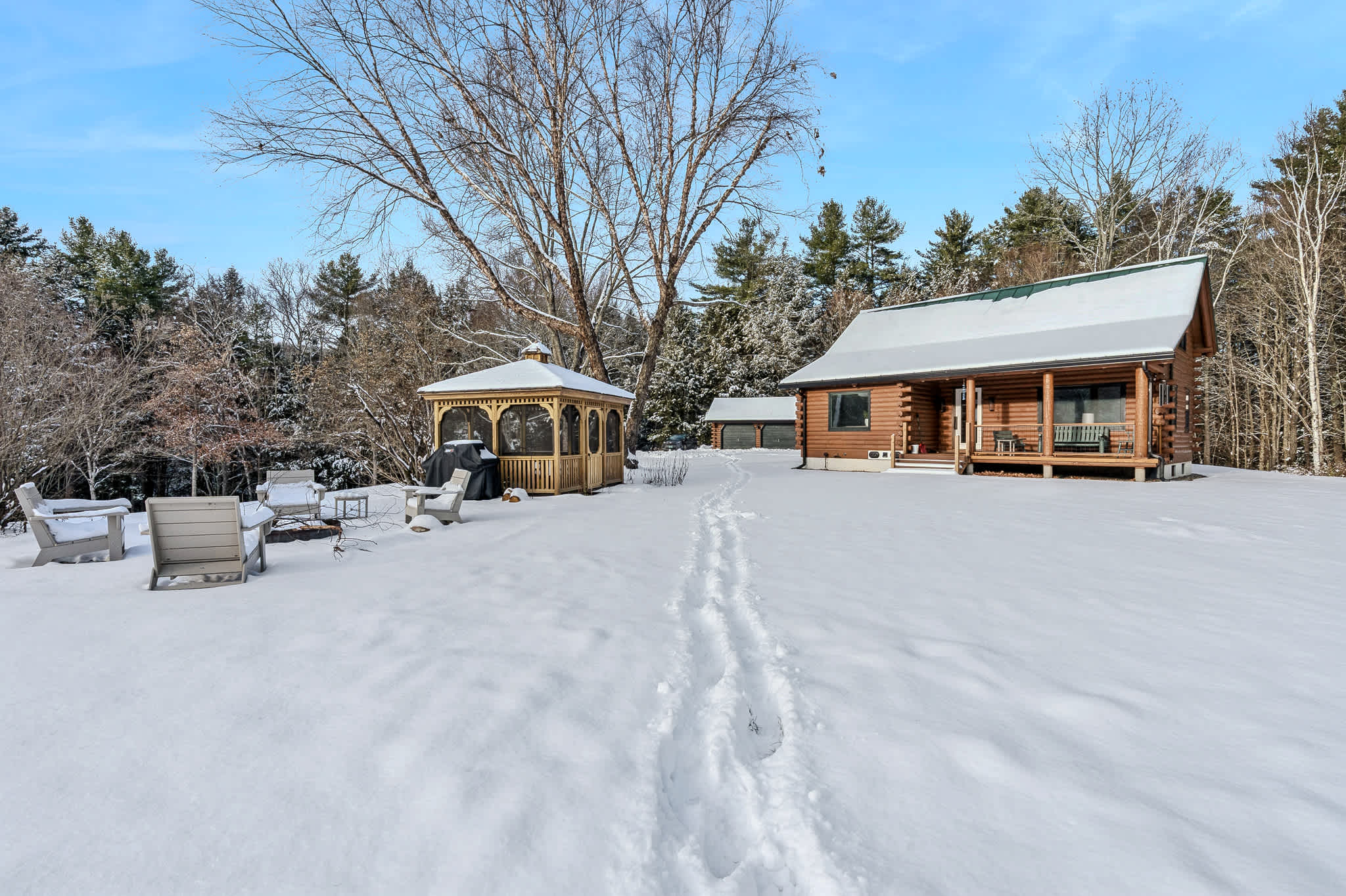 Blue & Sonny Hollow: Modern Cabin Firepit & Trails