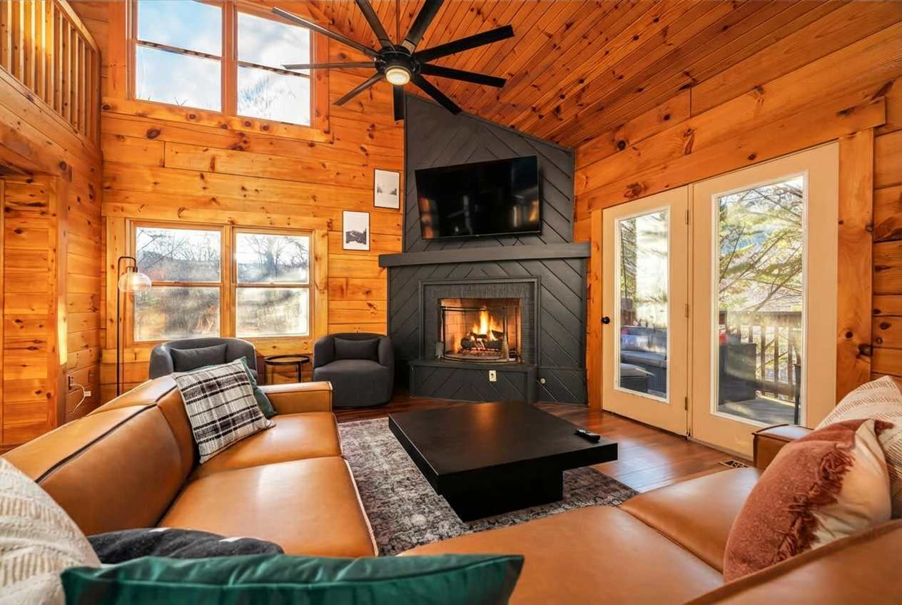 Mtn Retreat! Movie Theater~Arcade ~Hot Tub~Slps 10 2