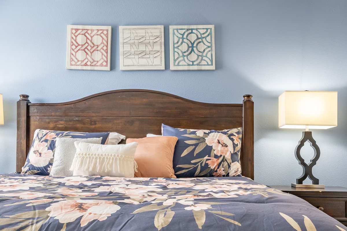 Villa near Disney w/ private pool & hot tub