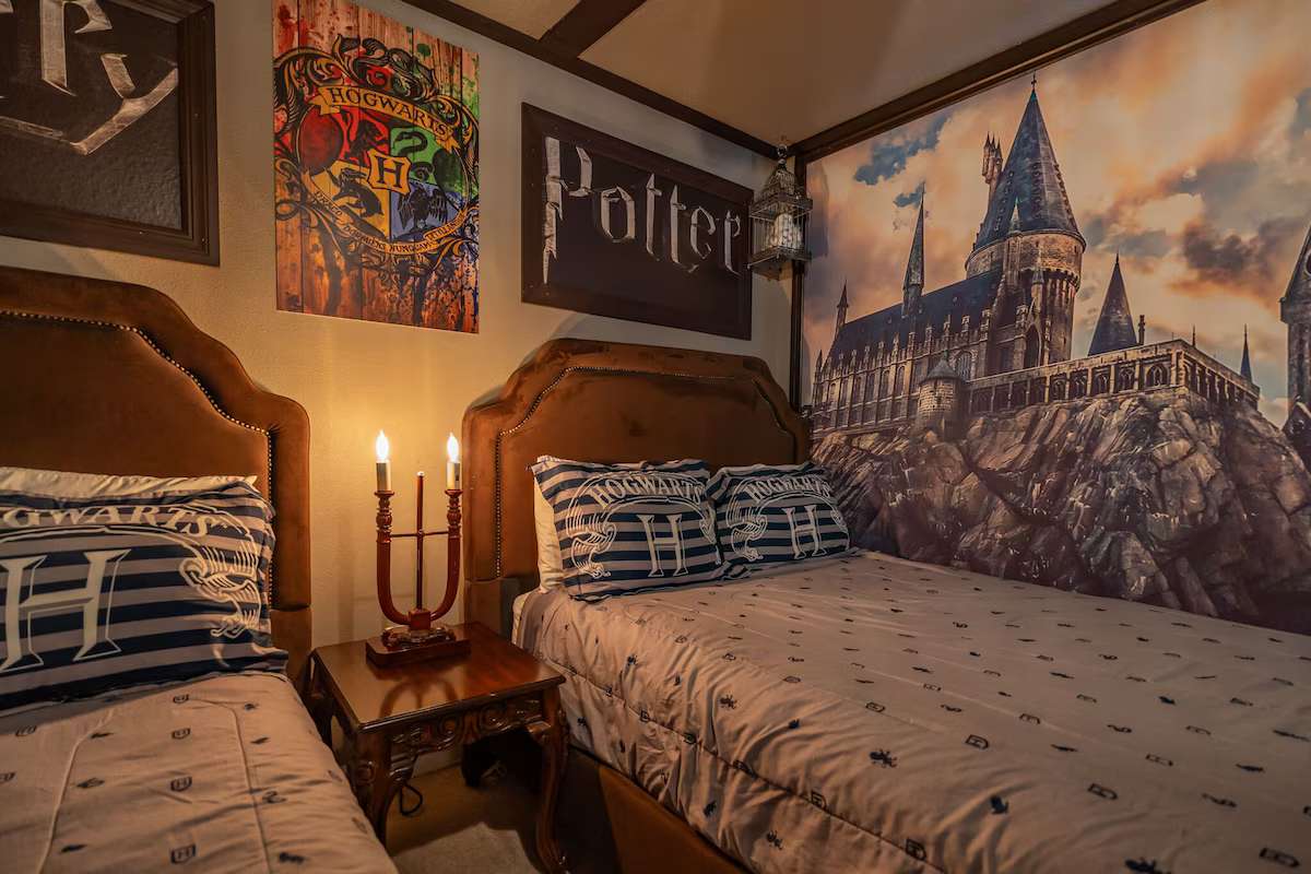 Villa near Disney w/ private pool & hot tub