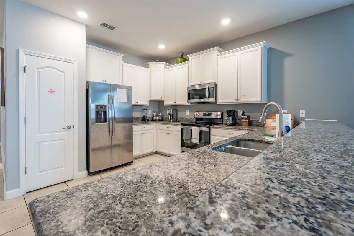 Villa near Disney w/ private pool & hot tub