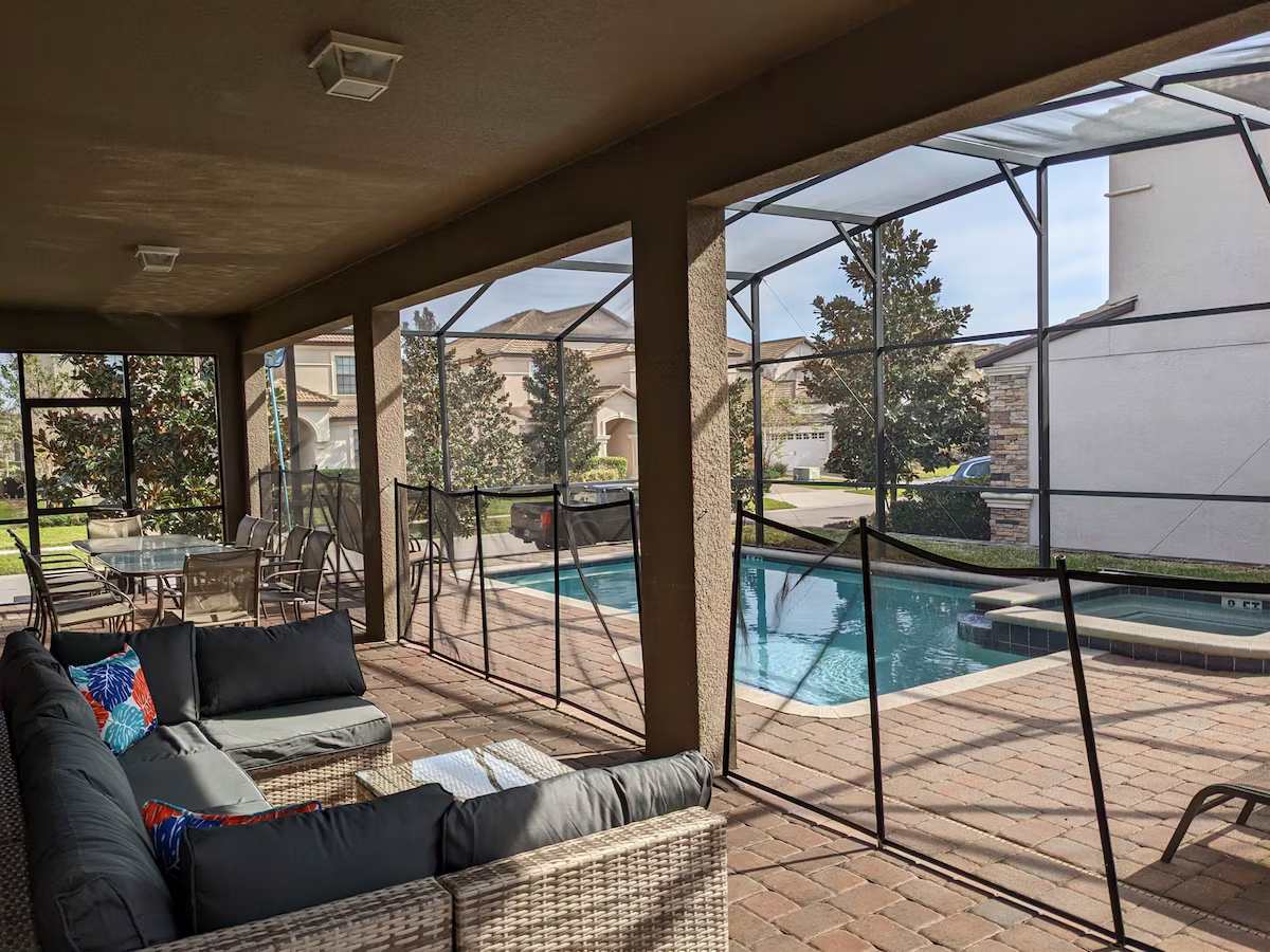 Villa near Disney w/ private pool & hot tub