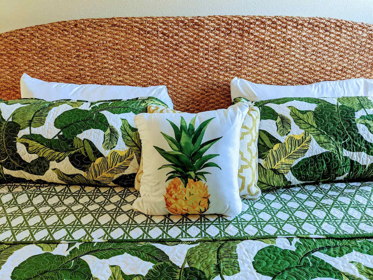 Villa near Disney w/ private pool & hot tub