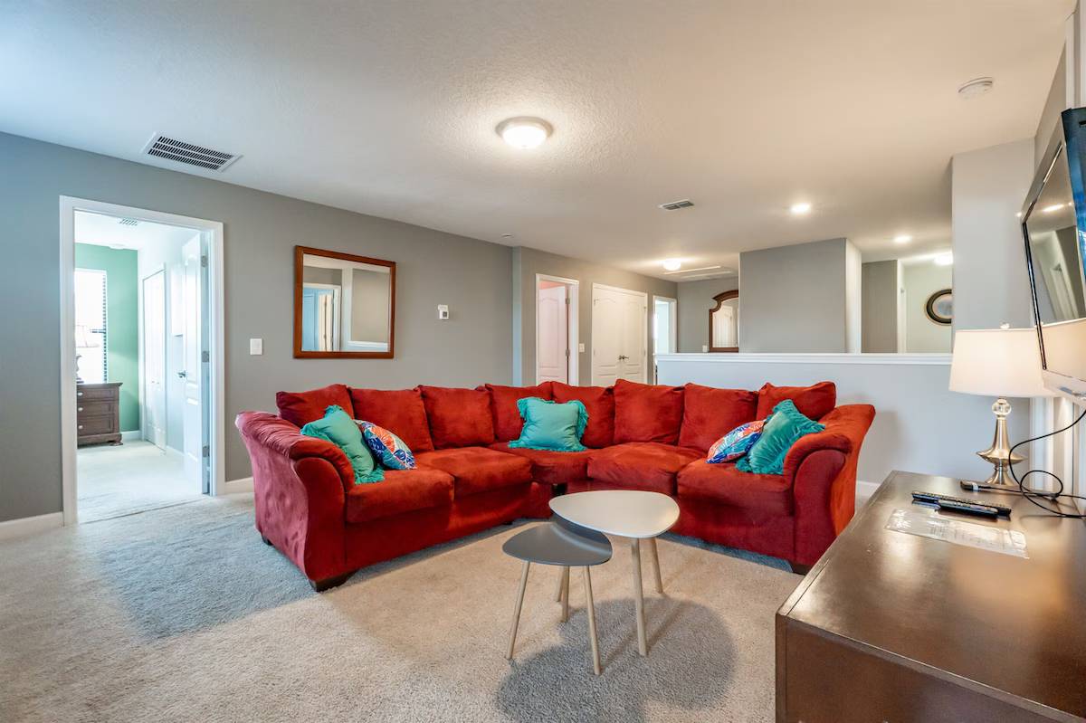 Villa near Disney w/ private pool & hot tub