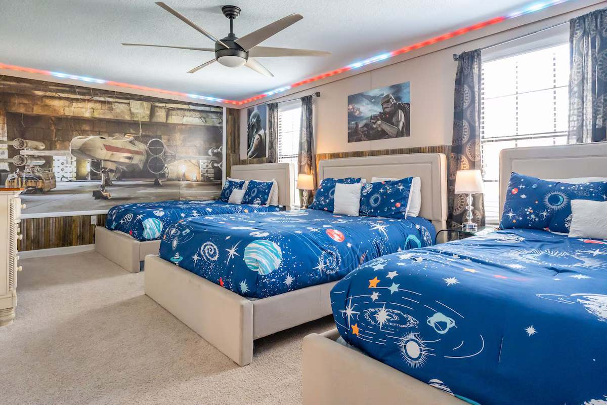 Villa near Disney w/ private pool & hot tub