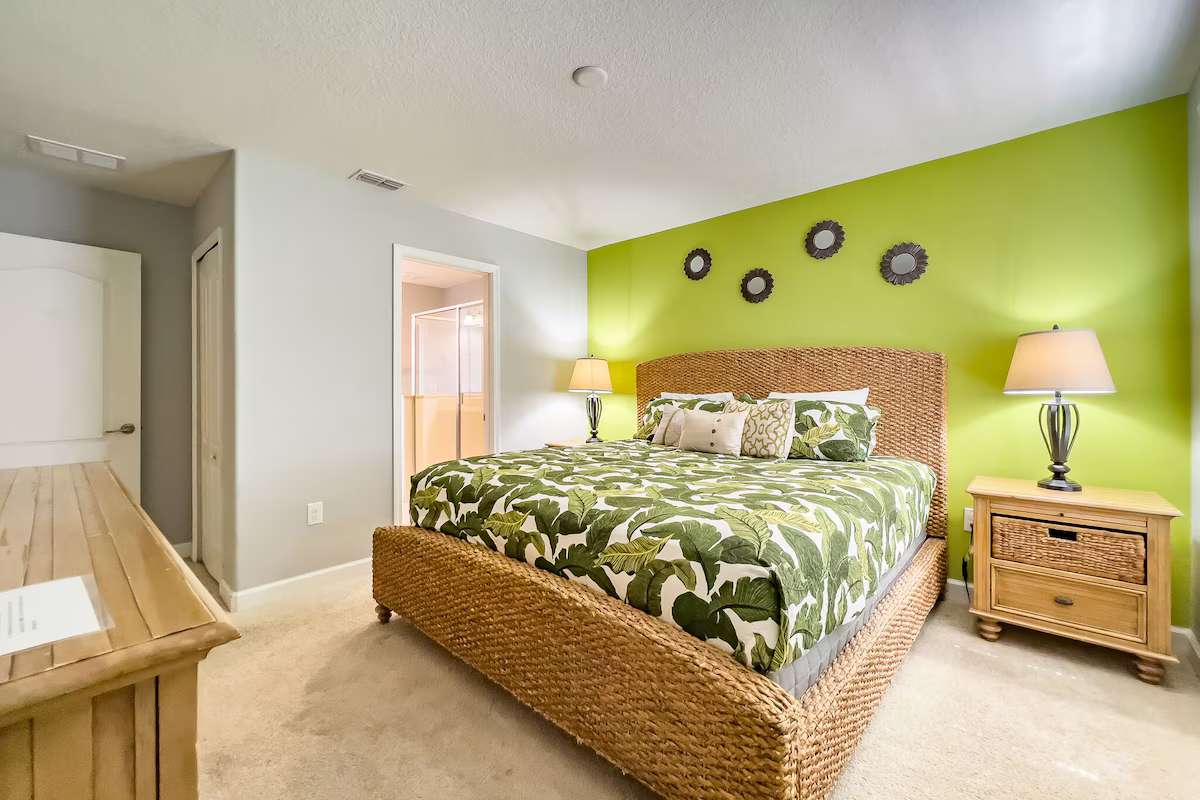 Villa near Disney w/ private pool & hot tub