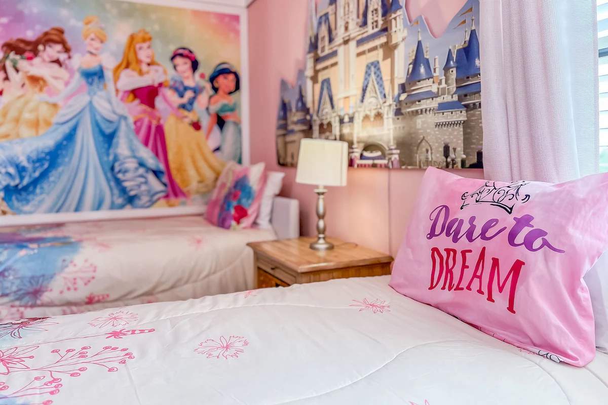 Villa near Disney w/ private pool & hot tub