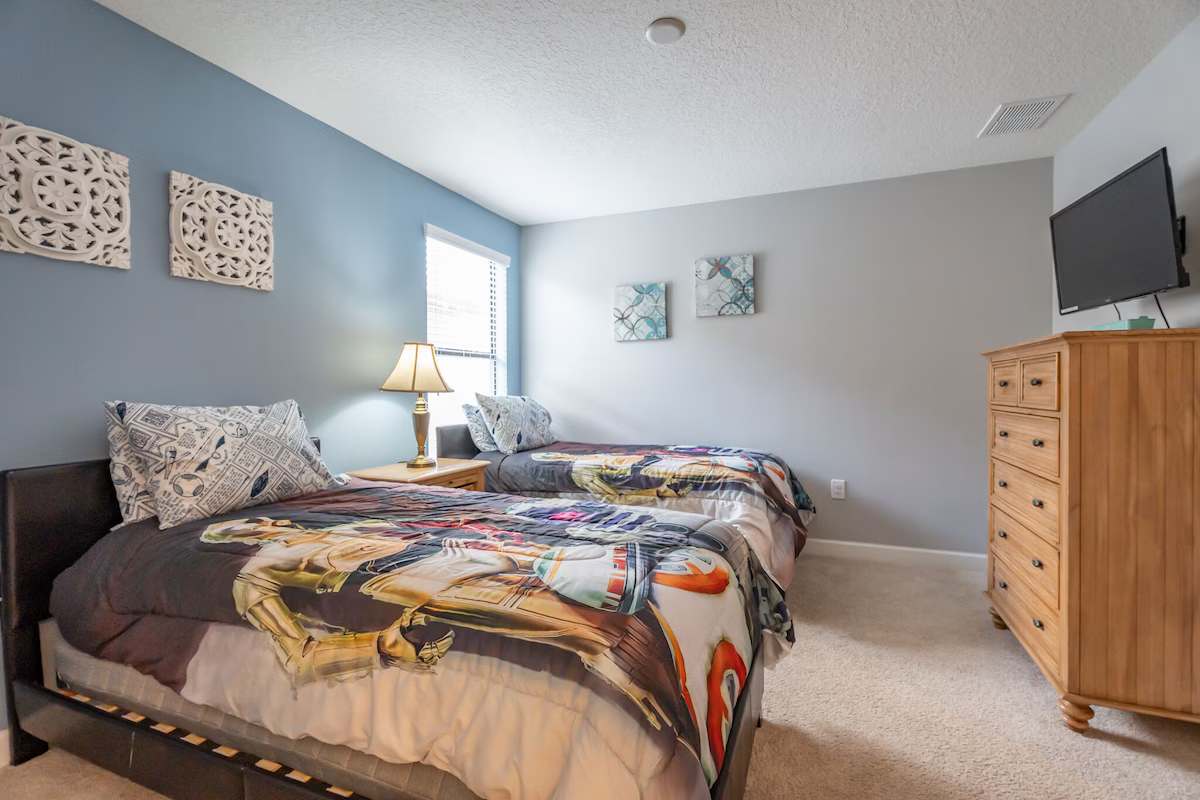 Villa near Disney w/ private pool & hot tub