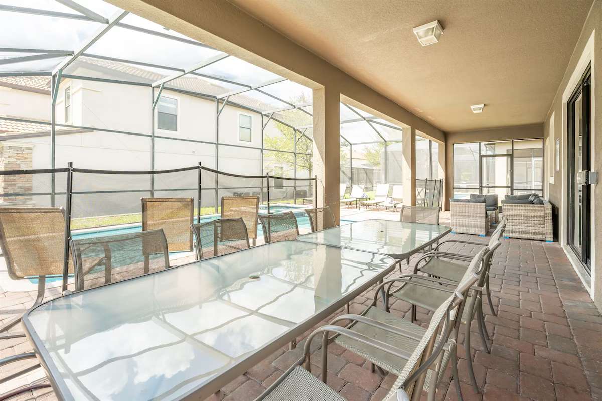 Villa near Disney w/ private pool & hot tub