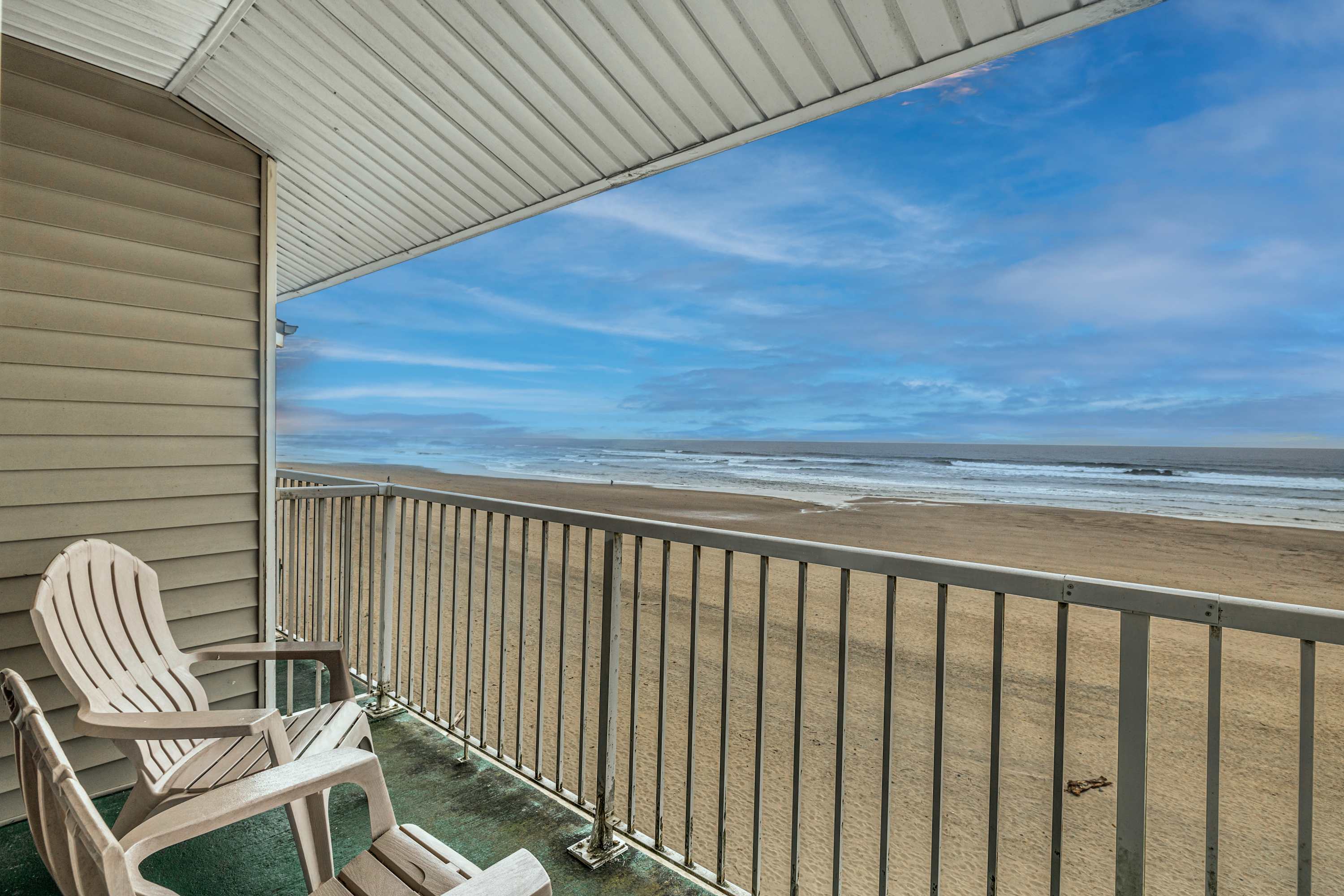 Top Floor Ocean View Suite - Sleeps Six - Pool & Hot Tub Access! 3