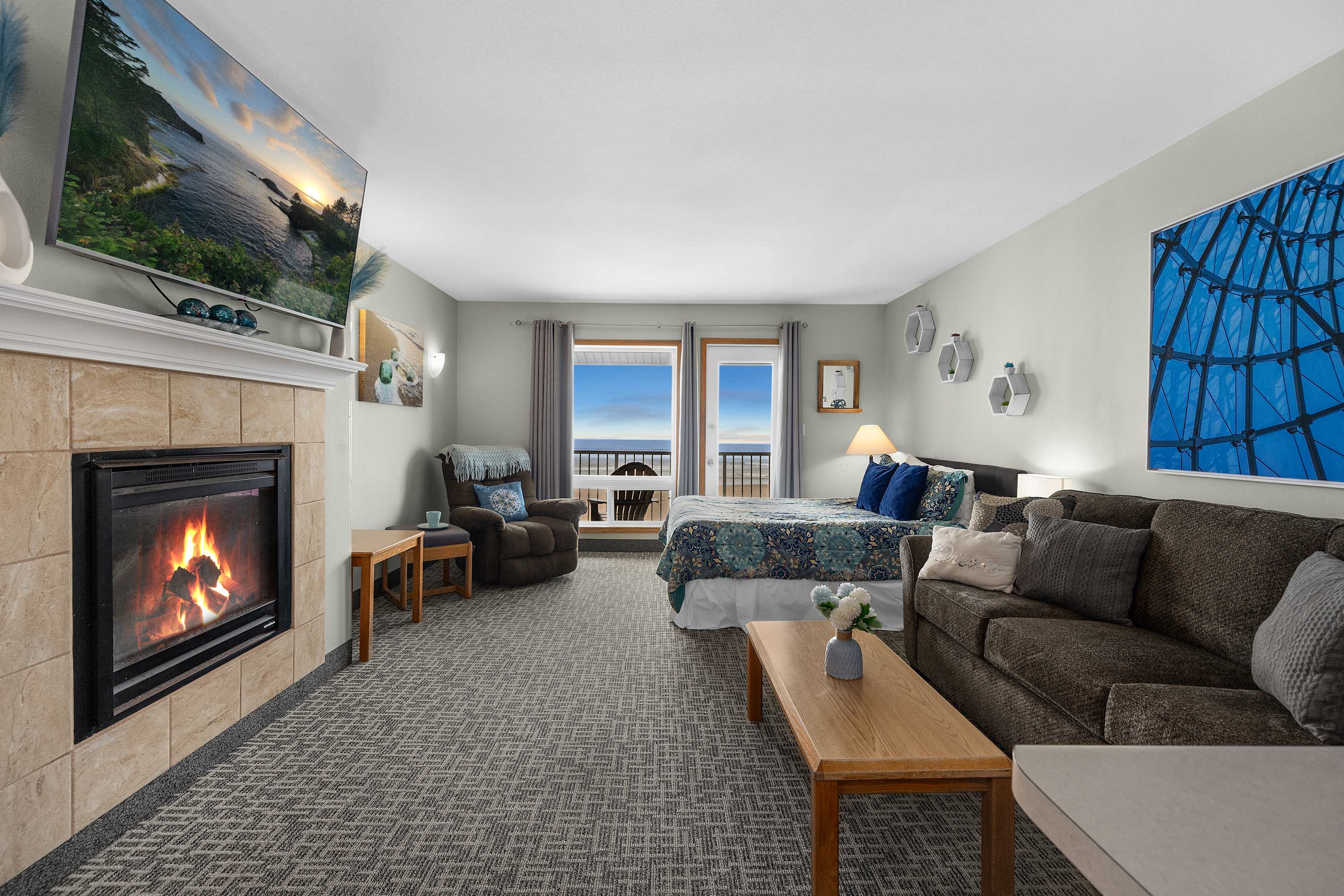 Top Floor Ocean View Suite - Sleeps Six - Pool & Hot Tub Access!