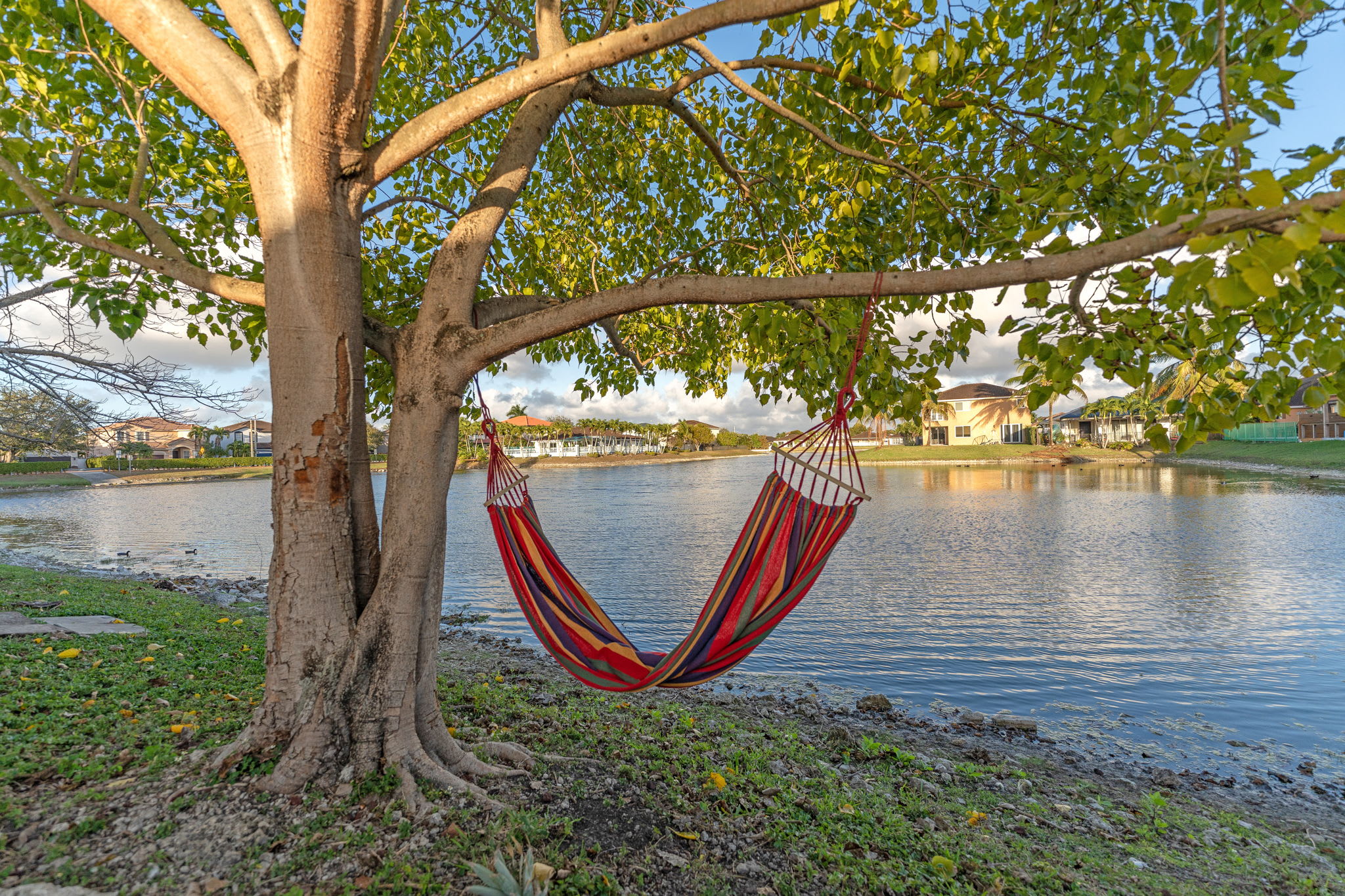 Miami Lakefront Modern | Sleeps 10, Kayaks & Games