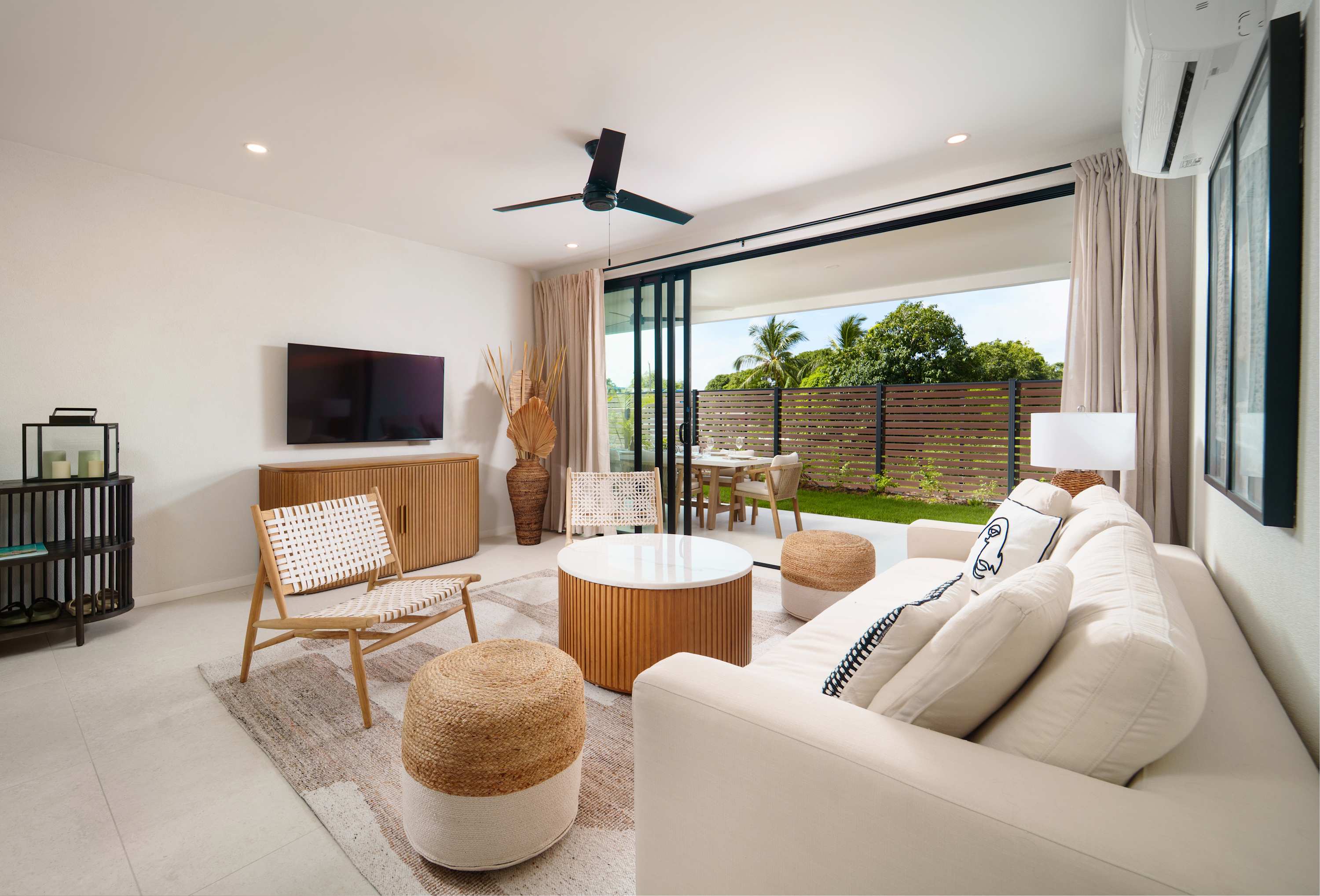 New Luxury 2BR Condo with Sky Pool & Roof Deck, Lounge!
Just a 3-Min Walk to the Turquoise waters of Reeds Bay Beach!