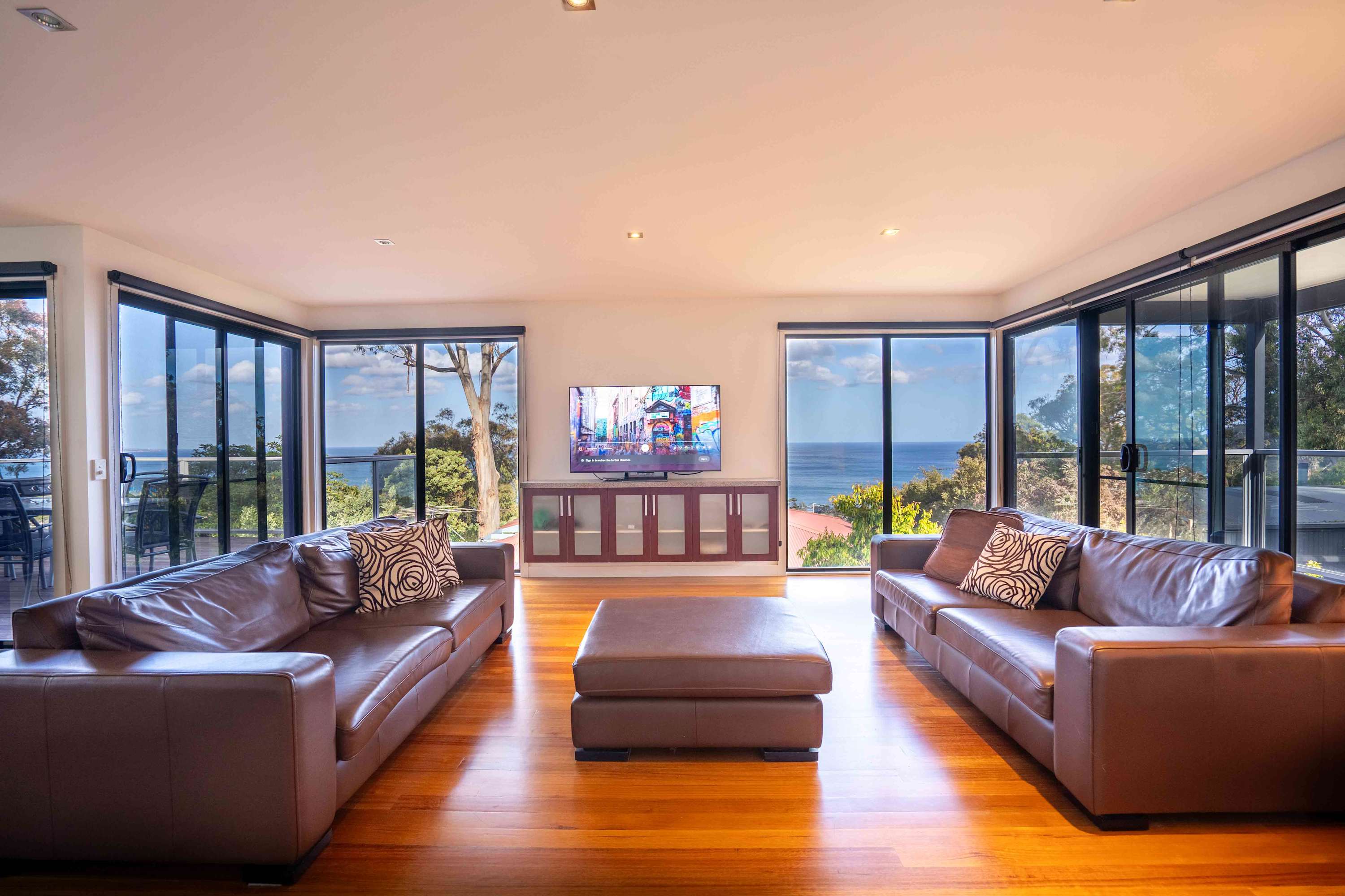 Bright Ocean View House 3B5B double garage