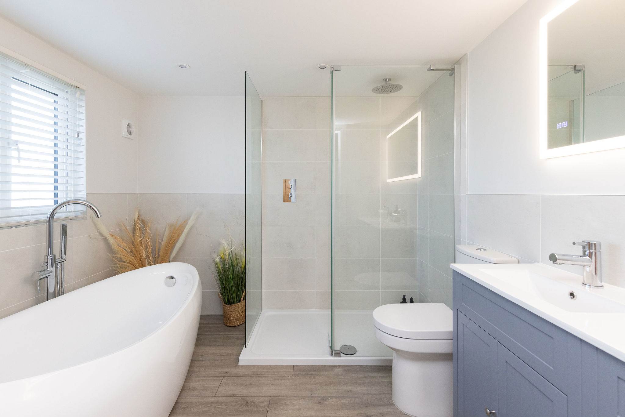 A large family bathroom for all to use