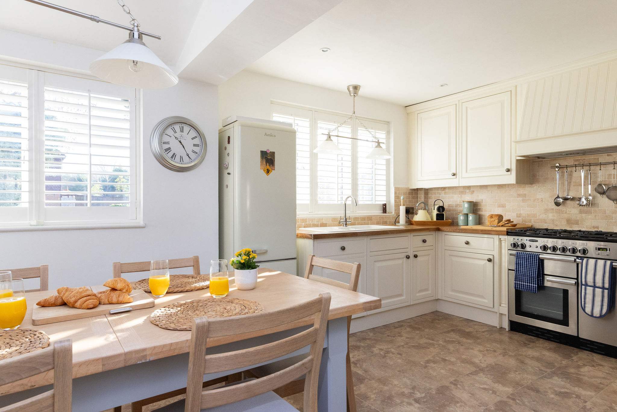 A kitchen/diner...a perfect spot for all the family!