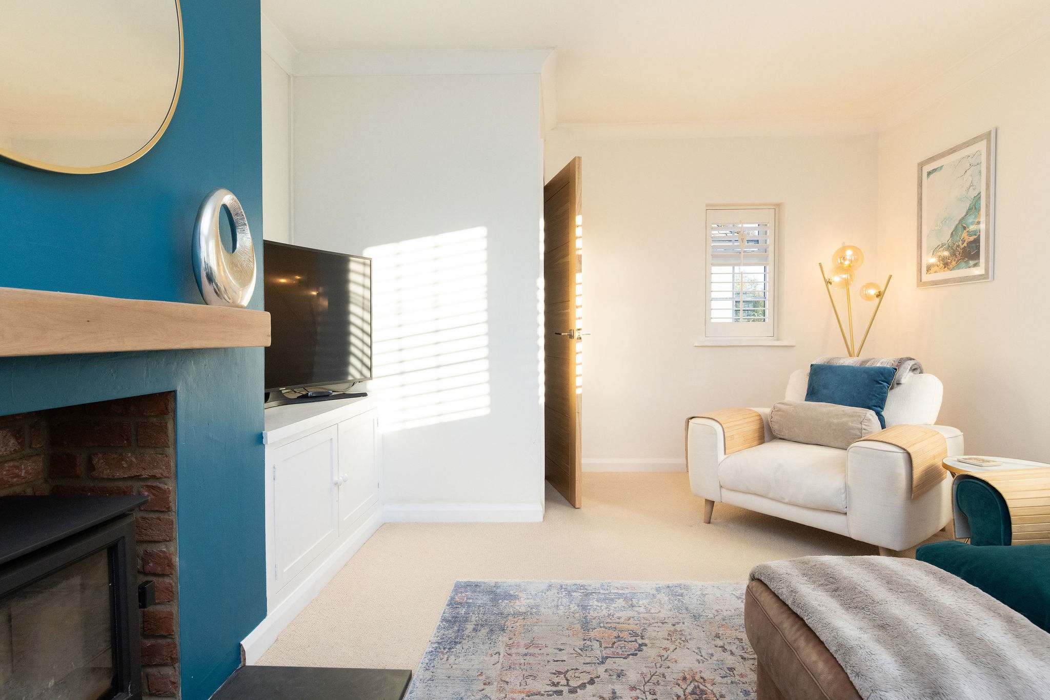 There is a smart TV to enjoy your favourite TV shows or films!