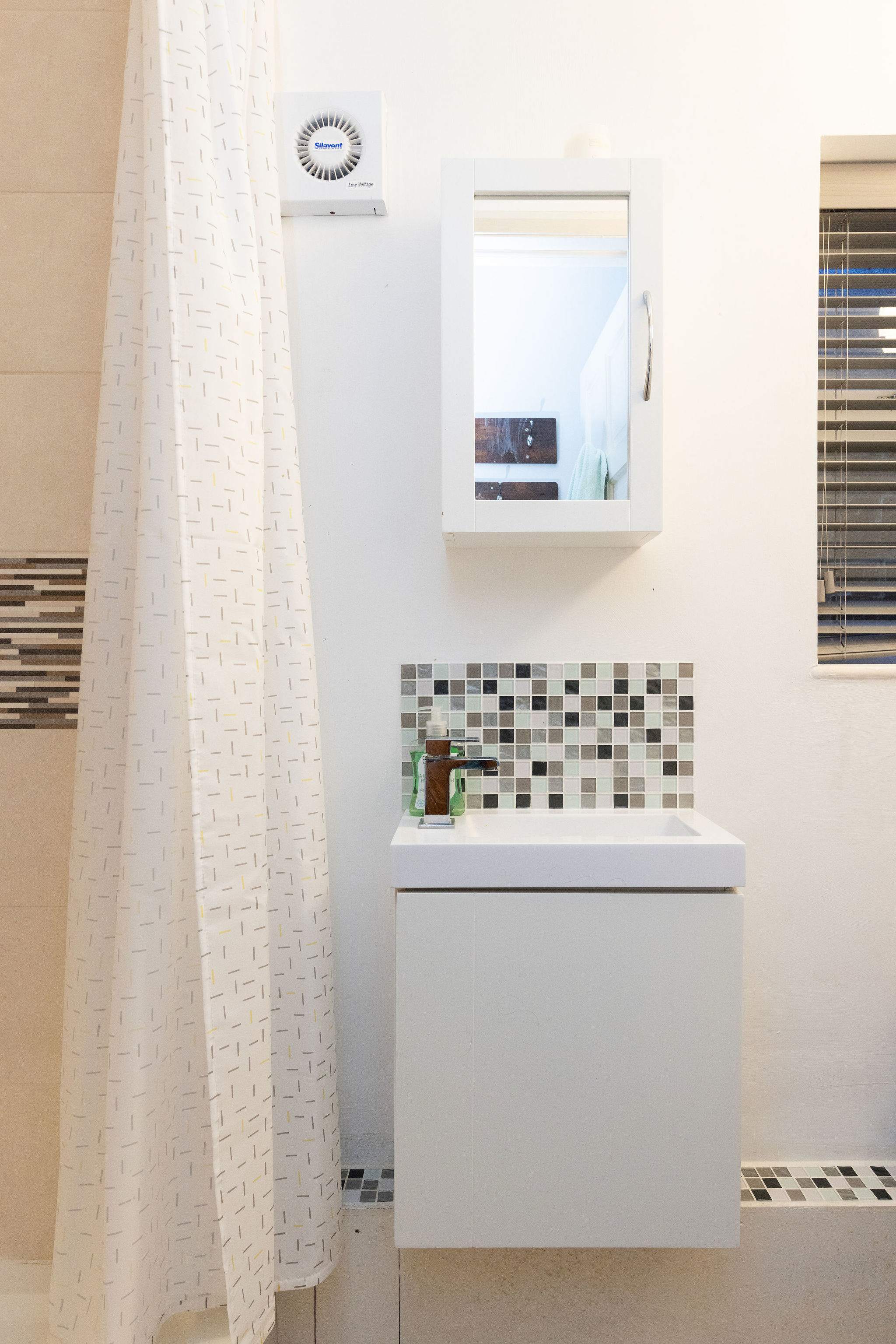 Small sink and mirror