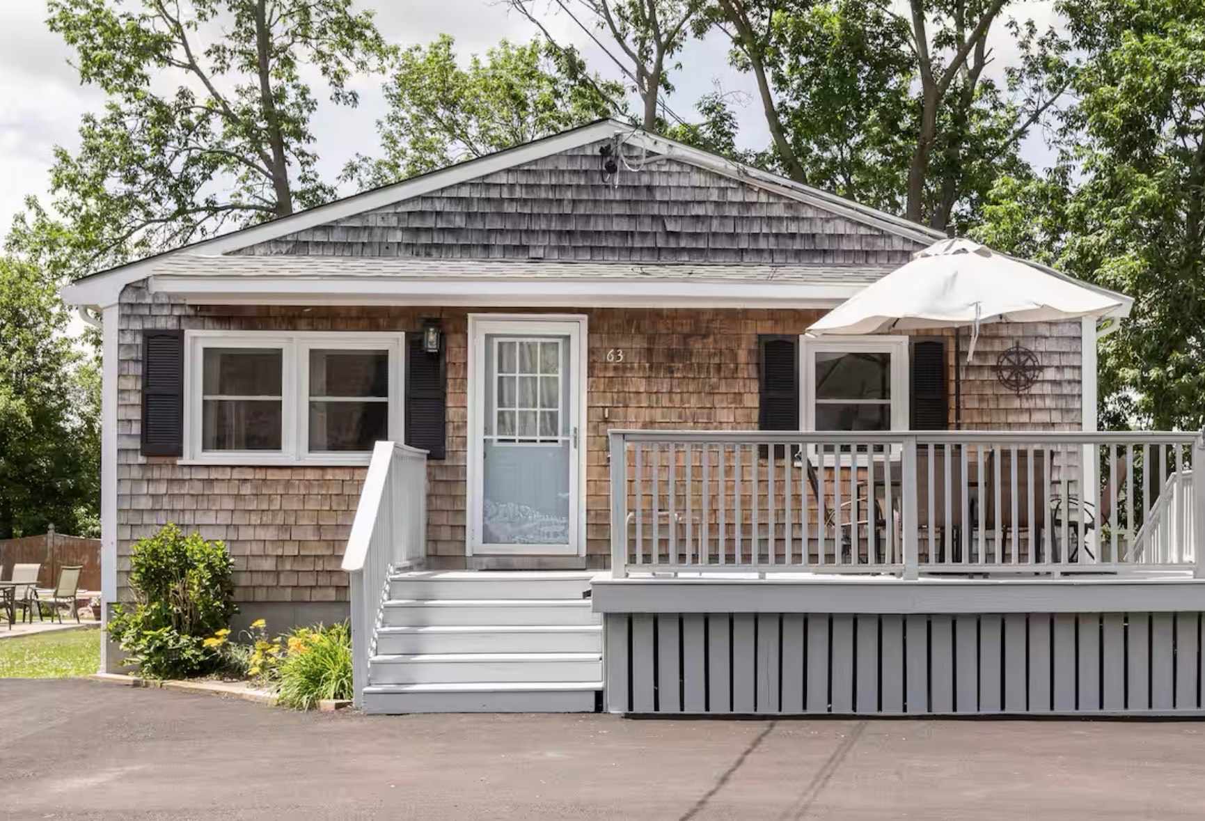Spacious 5BR Cottage by 1st Beach & Newport Harbor — Middletown, RI — vacation rental
