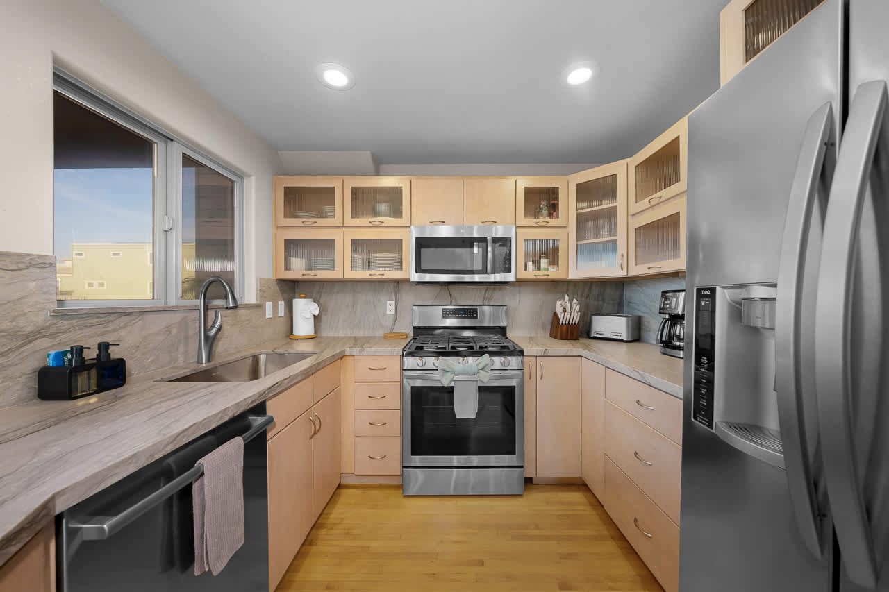 Amazing Views Beach House Roof Top Deck Parking | Photo 3