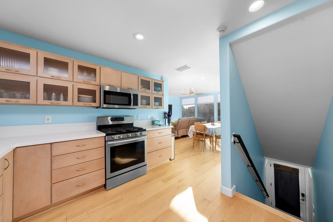 Living Your Best Life Beach House w Roof Top Deck 4