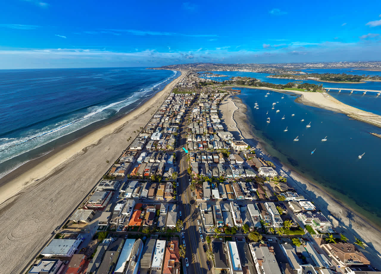 Living Your Best Life Beach House w Roof Top Deck 2
