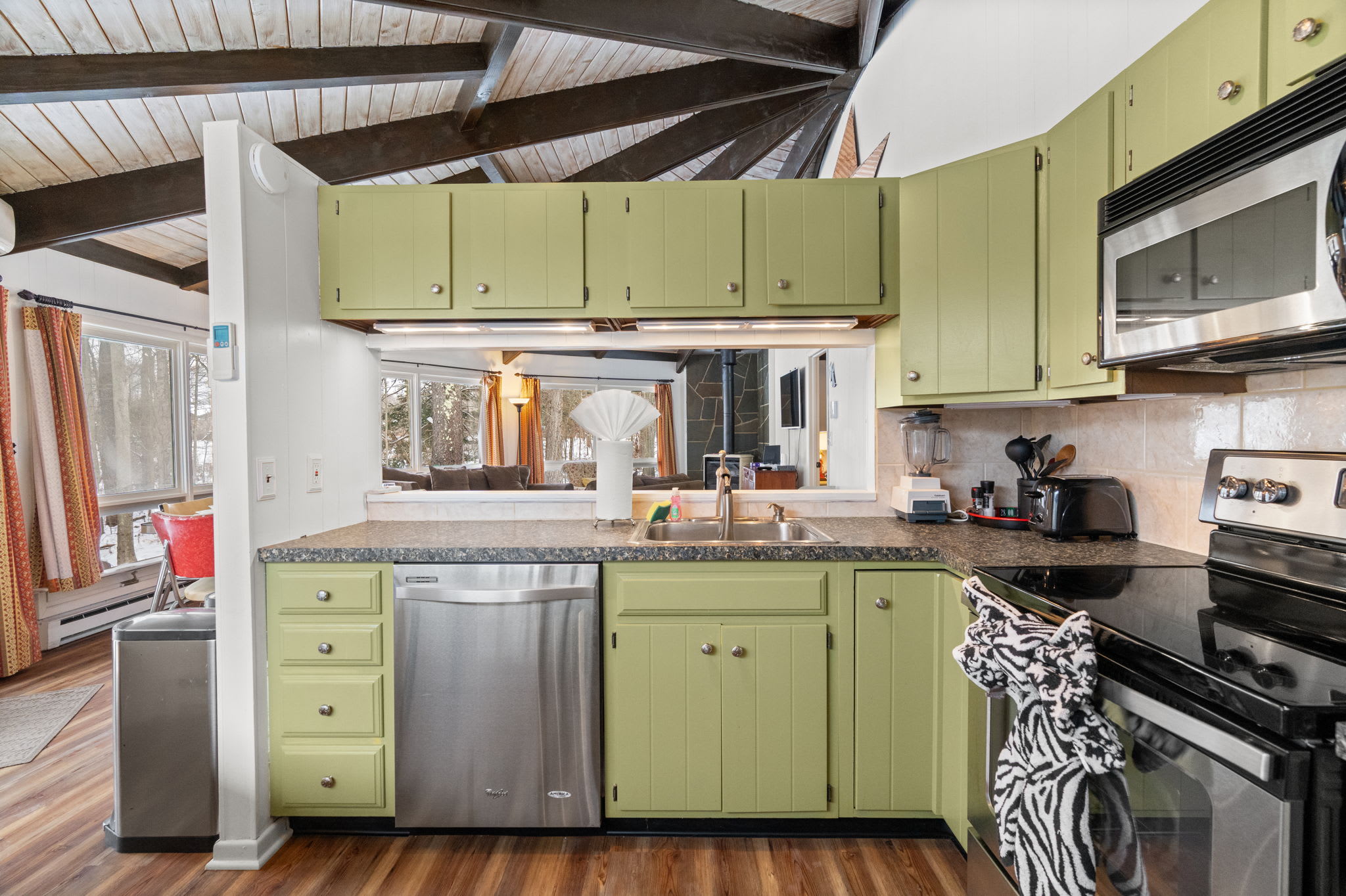 Open concept kitchen with dishwasher and full-size appliances in Pocono vacation home