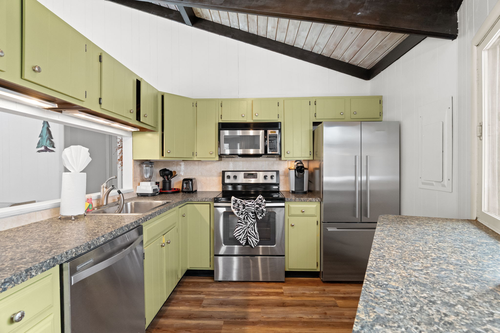 Fully equipped kitchen with modern appliances and ample storage in Pocono Mountains vacation rental