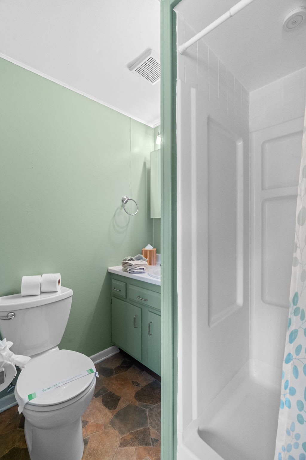 Second bathroom with retro green tile and toilet in Lake Naomi Pocono cabin