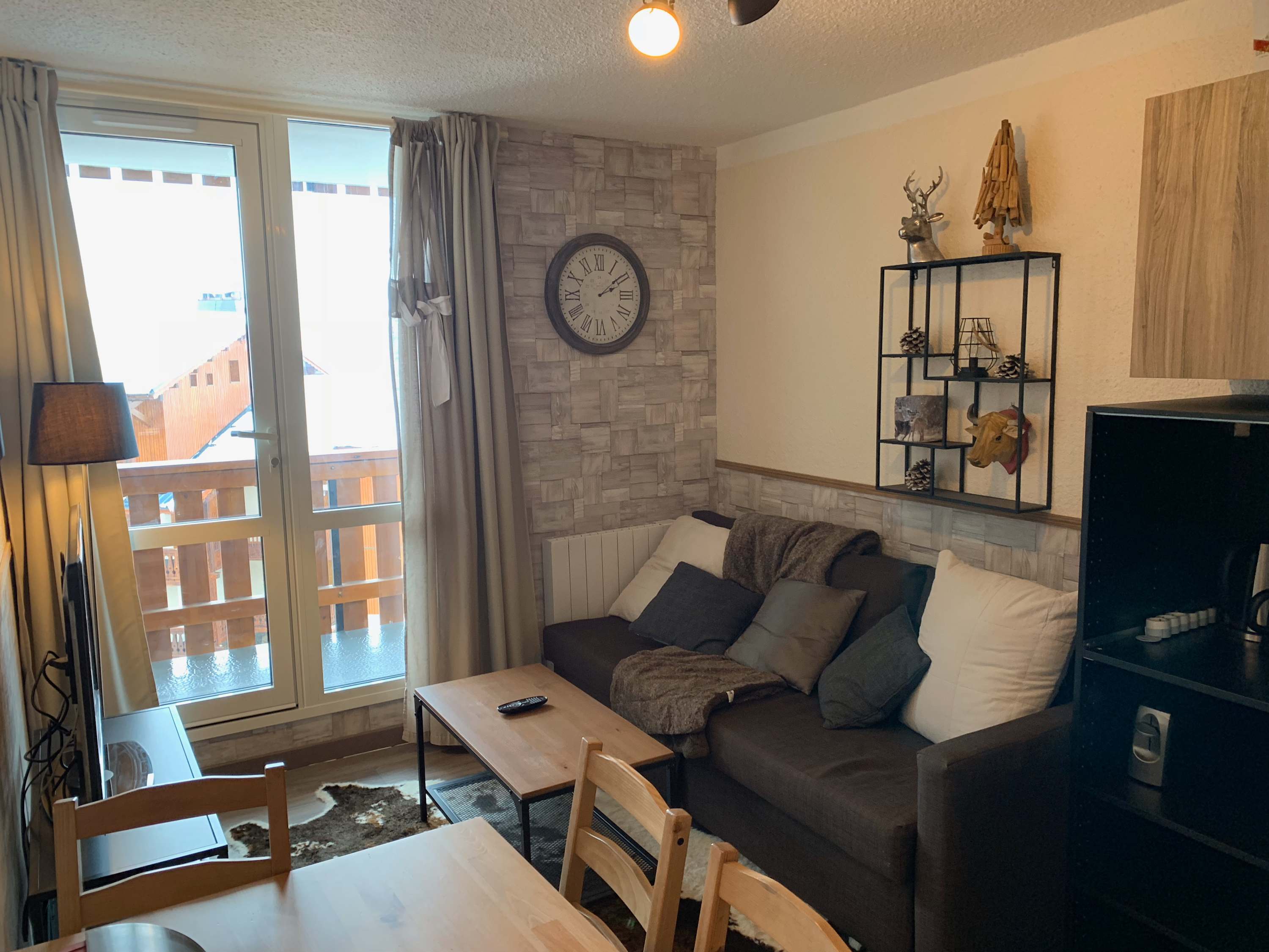 Stylish Alpine Nest with Panoramic VT Views — Val Thorens, Auvergne-Rhône-Alpes — vacation rental