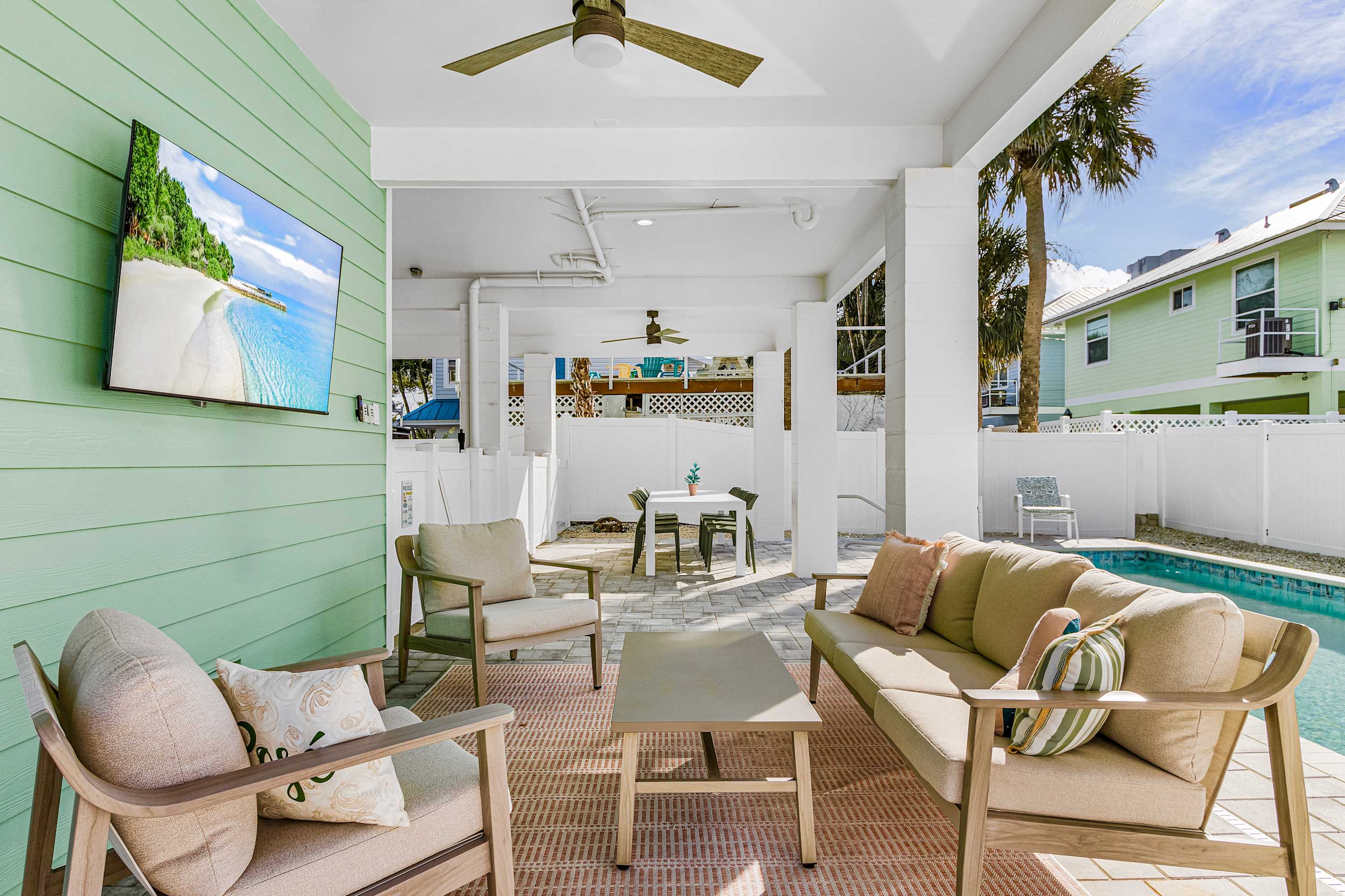 Just Beachy • Pool • 2 Kings • 3 Min to Beach — Fort Myers Beach, FL — vacation rental