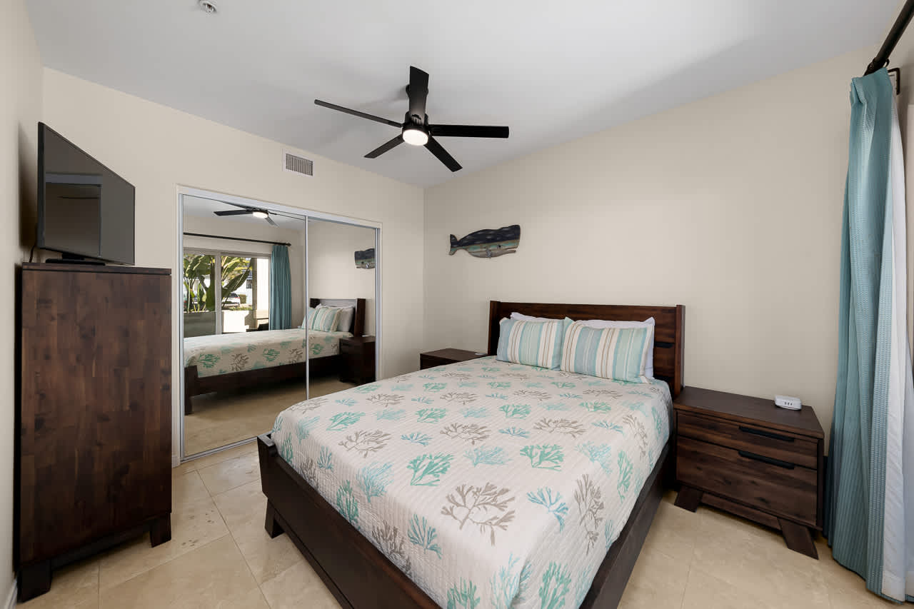 Surfers Paradise Amazing Beach Home w Parking 6