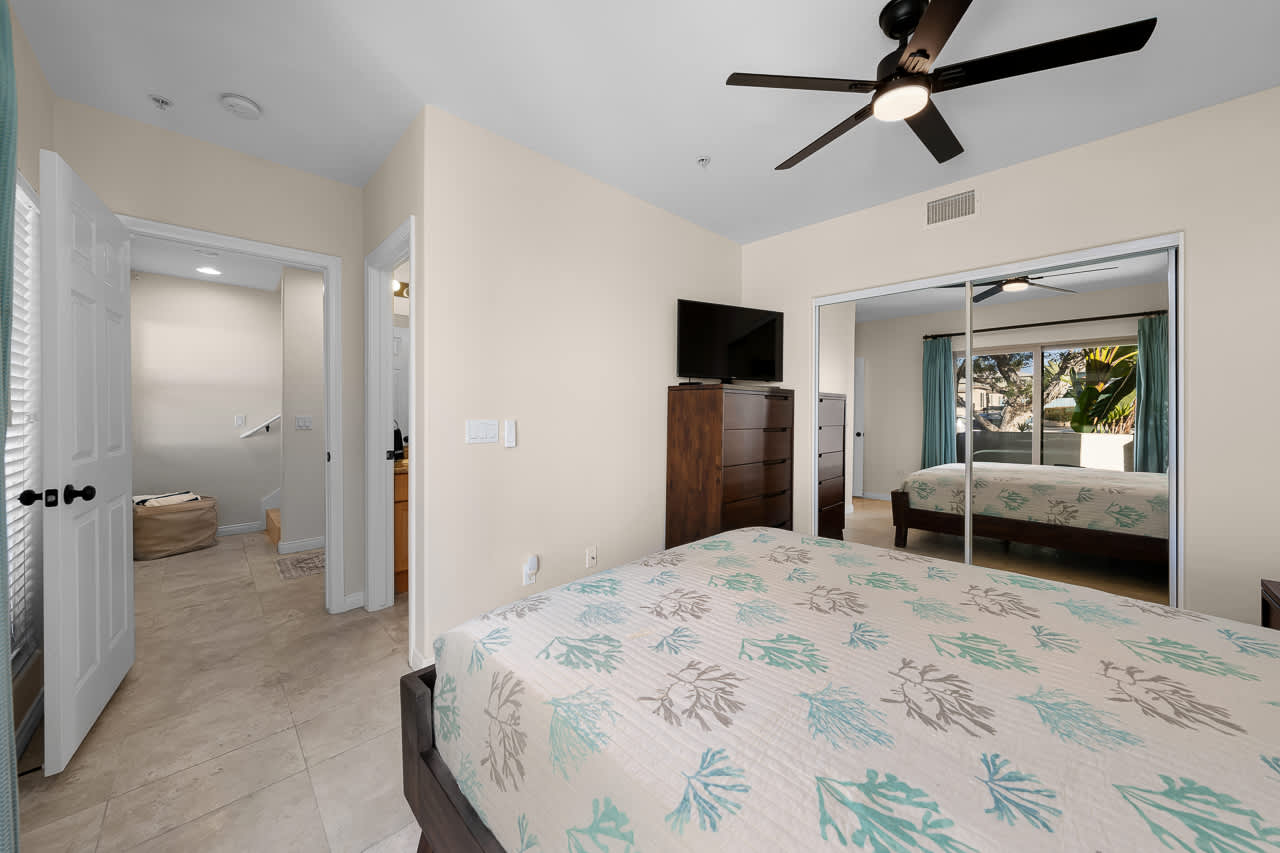 Surfers Paradise Amazing Beach Home w Parking 7