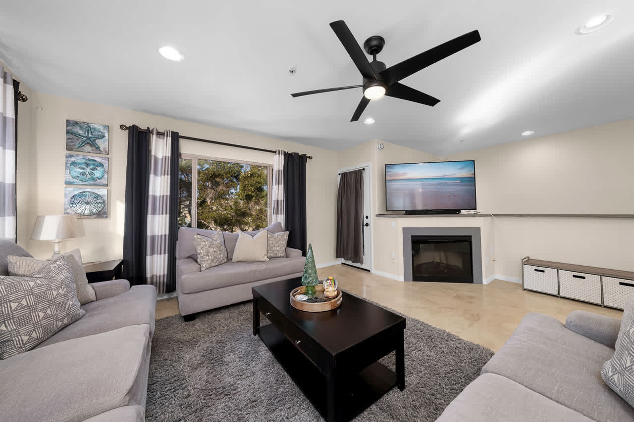 Surfers Paradise Amazing Beach Home w Parking 9