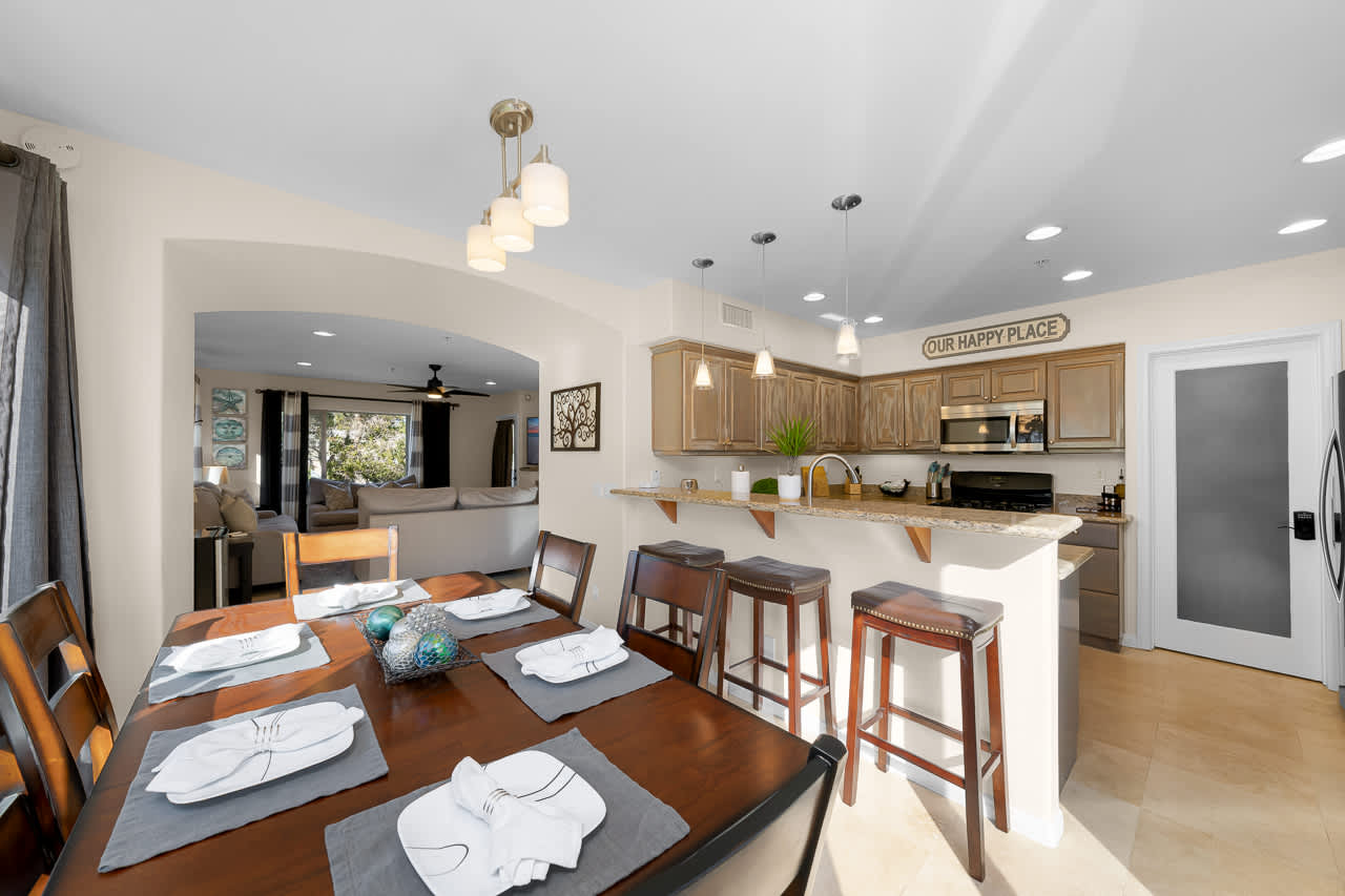 Surfers Paradise Amazing Beach Home w Parking 2