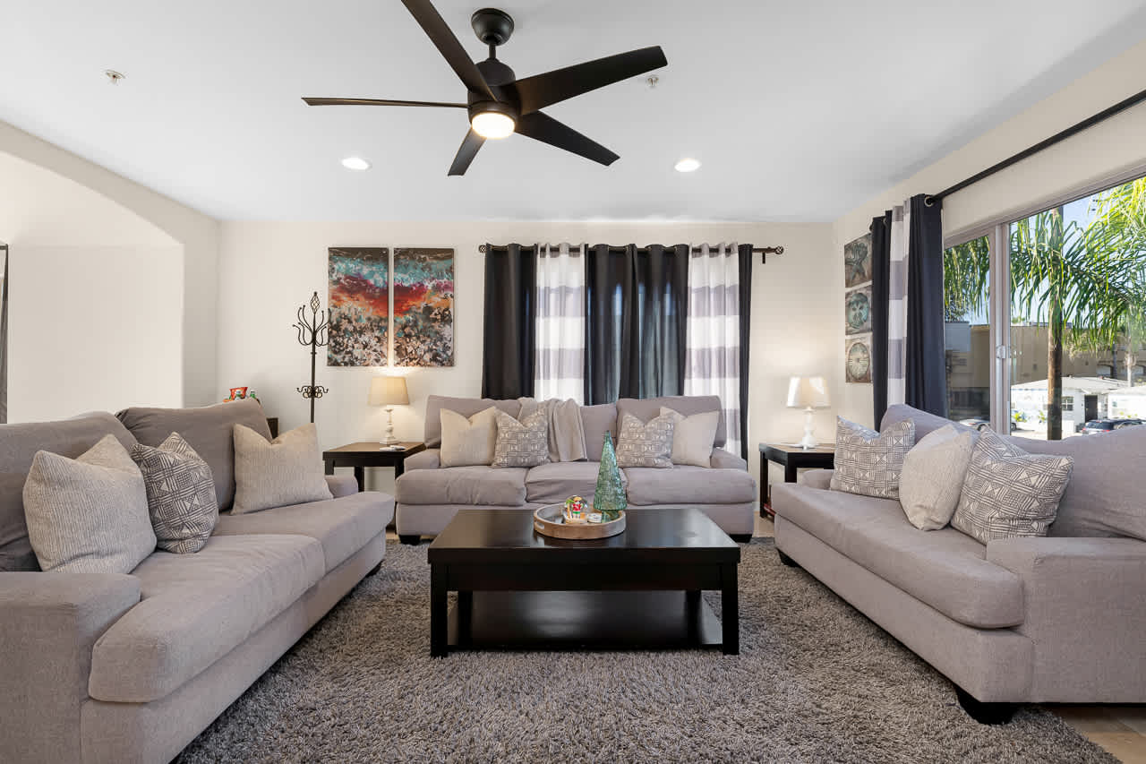 Surfers Paradise Amazing Beach Home w Parking