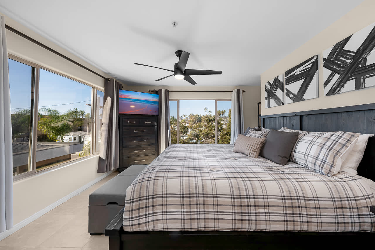 Surfers Paradise Amazing Beach Home w Parking 4