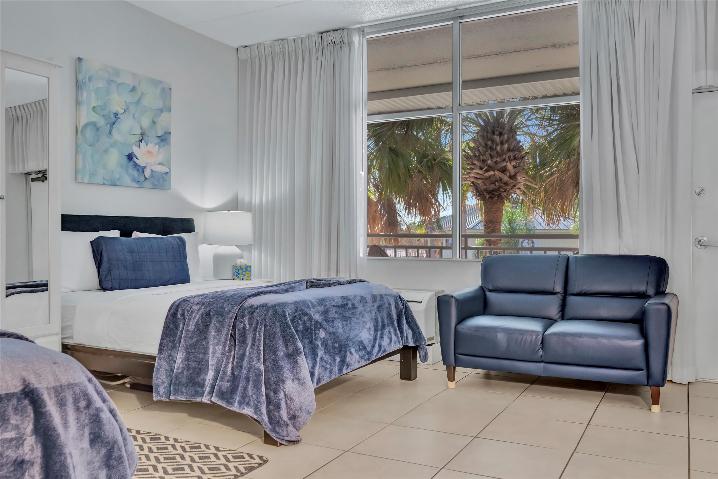 Sunset Suite - Private Balcony, Gym & Pool! โ Ruskin, FL โ vacation rental
