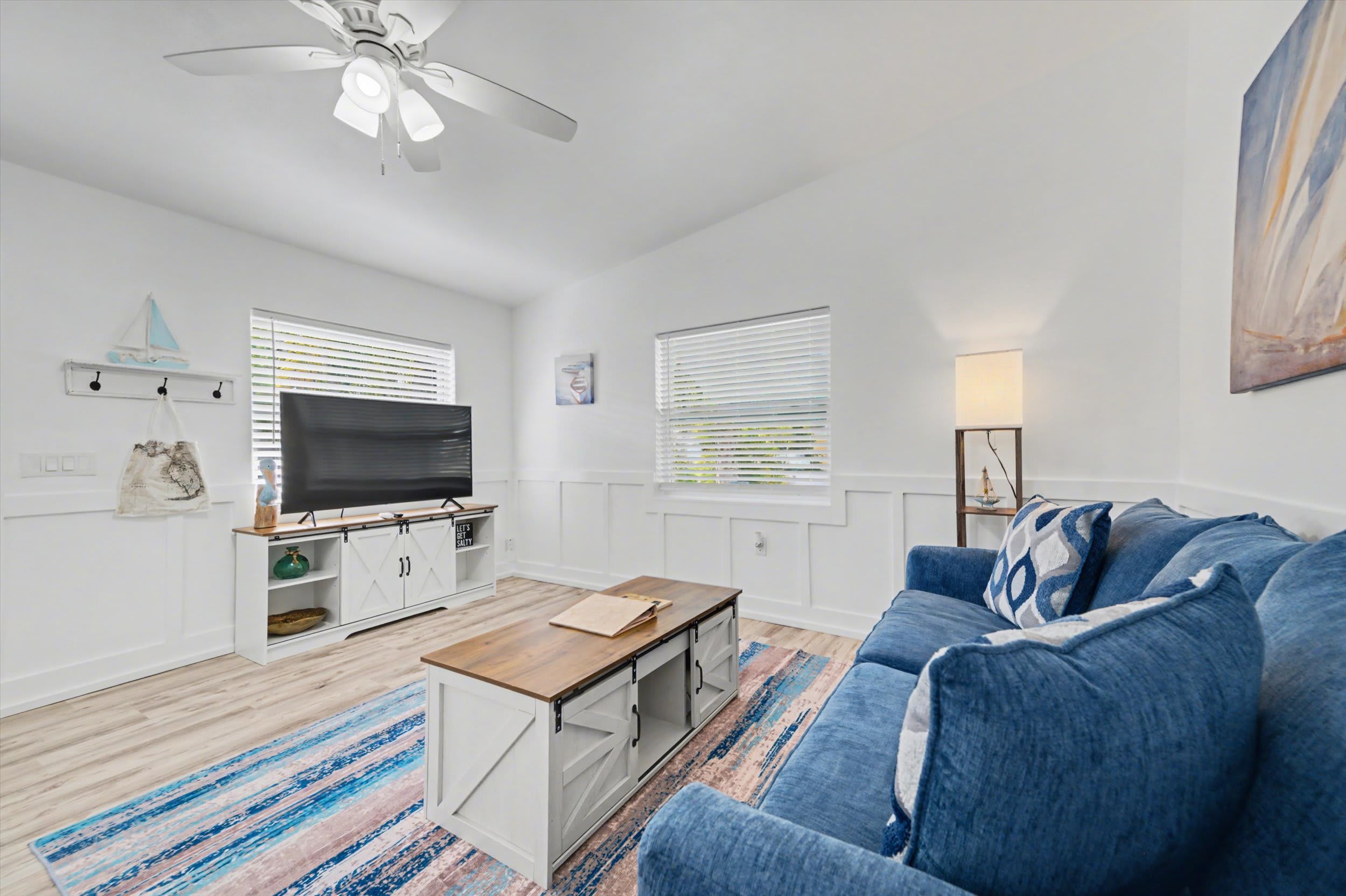 Quiet Pet Friendly Waterfront 1B/1B, Walk 2 Beach 3